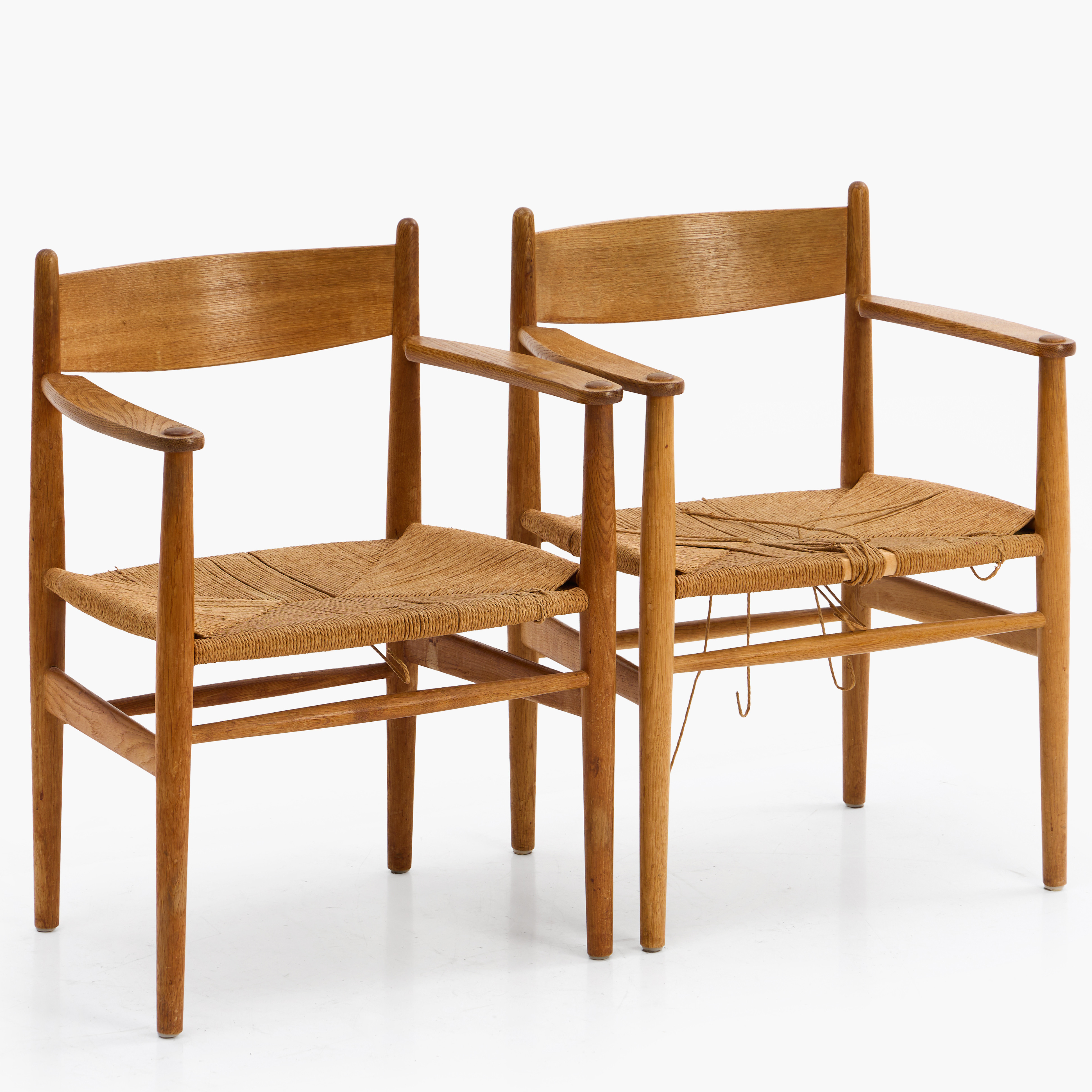 HANS J WEGNER, karmstolar, 1 par, CH37, för Carl Hansen, ek med snörsits.