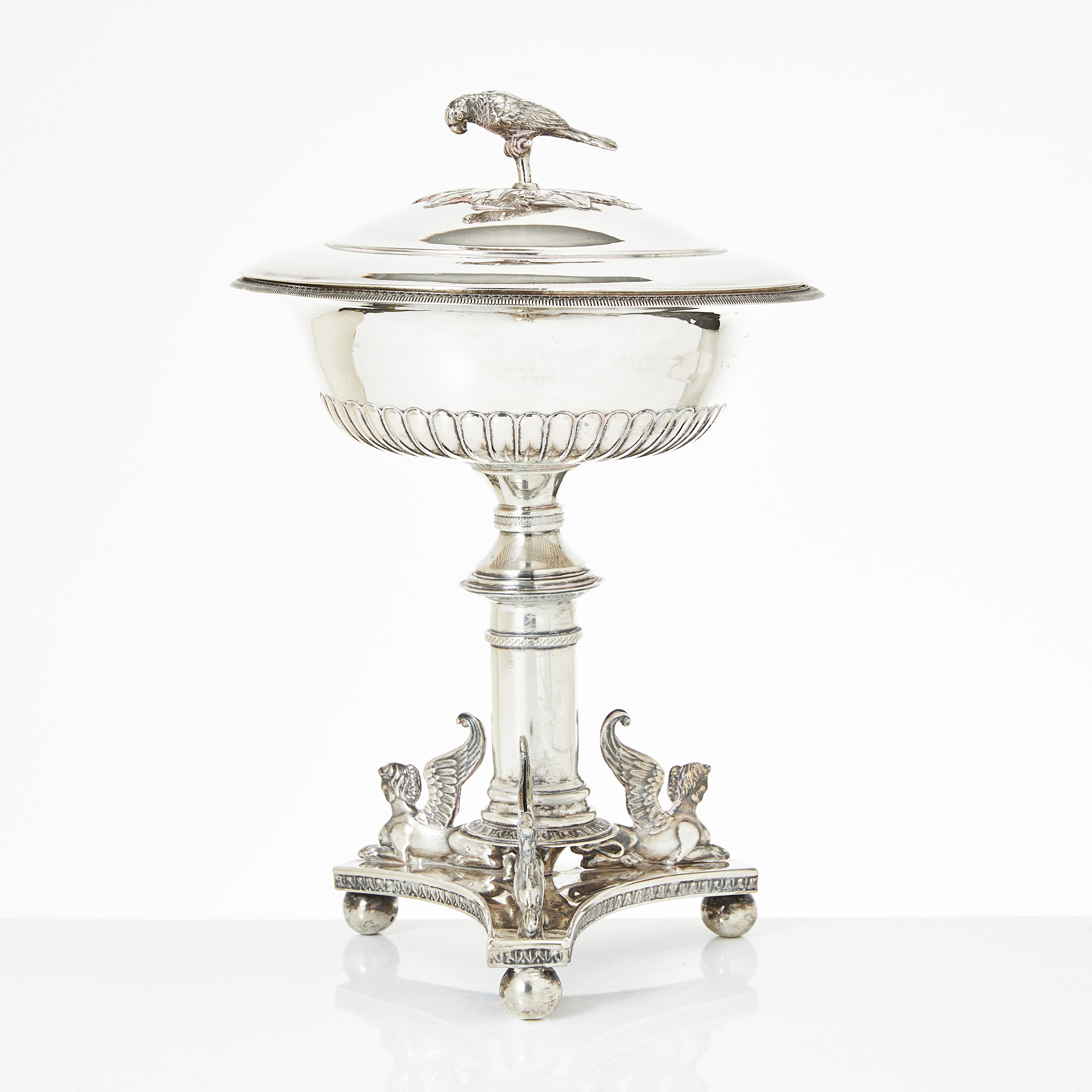 SOCKERSKÅL, silver, Gustaf Möllenborg Stockholm 1826, Karl Johan, dekor av sfinxer, lockknopp i form av papegoja.