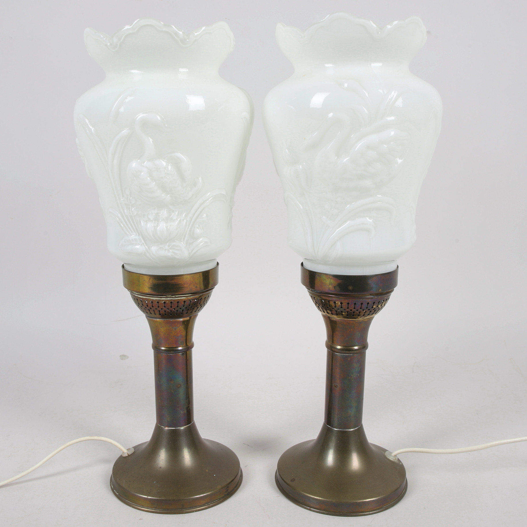 BORDSLAMPOR, ett par, mässing och glas, Danmark, 1900-tal.