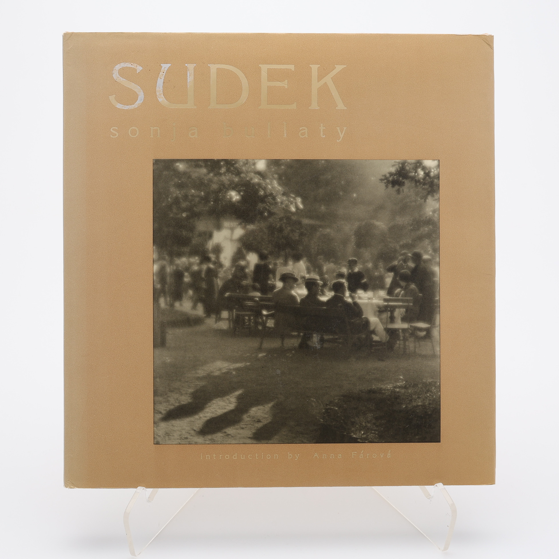 FOTO. SONJA BULLATYS MONOGRAFI ÖVER DEN TJECKISKE FOTOGRAFEN JOSEF SUDEK I FÖRSTA UPPLAGAN, 1978.