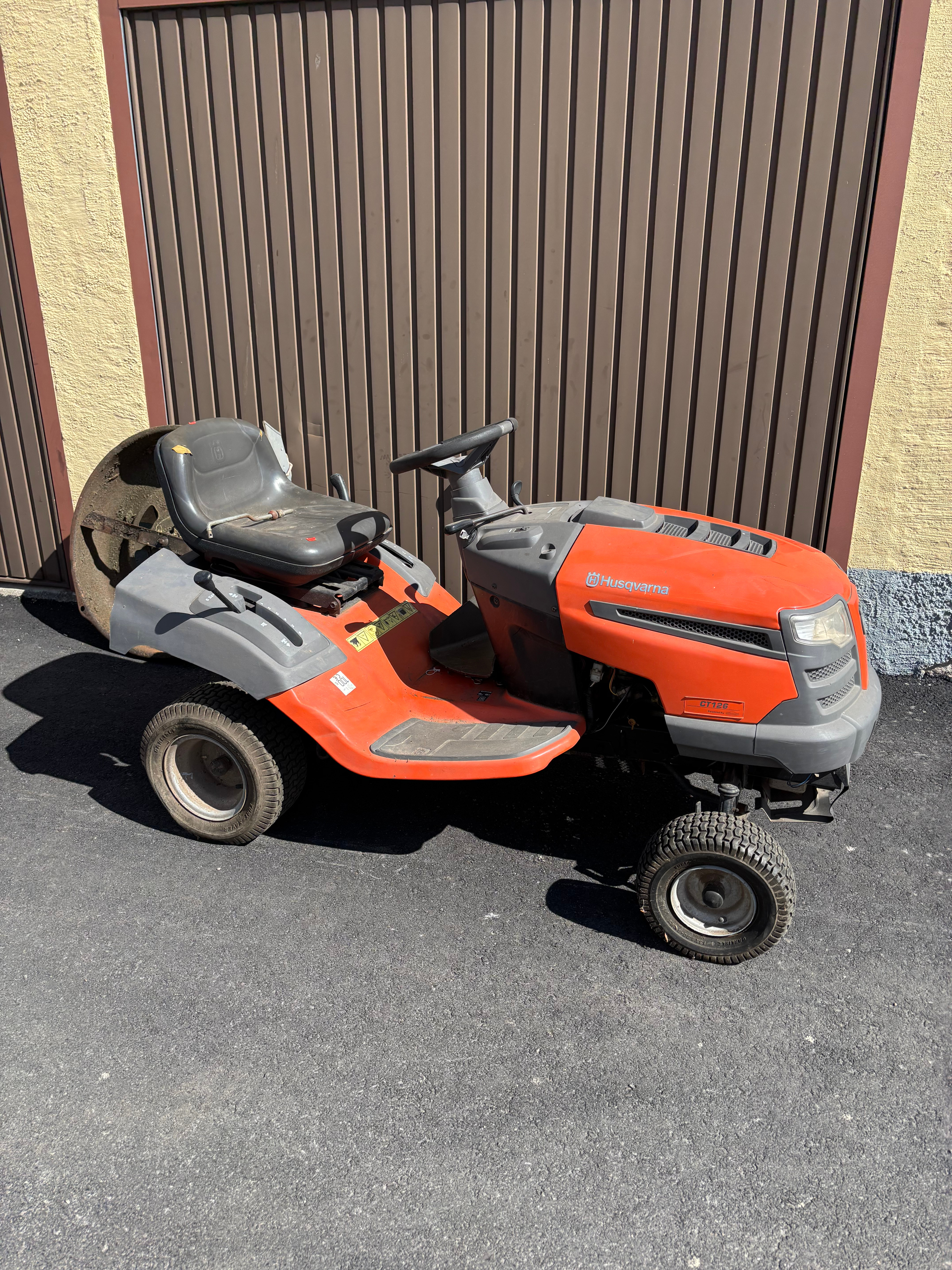 ÅKGRÄSKLIPPARE MED TILLBEHÖR, Husqvarna CT126.