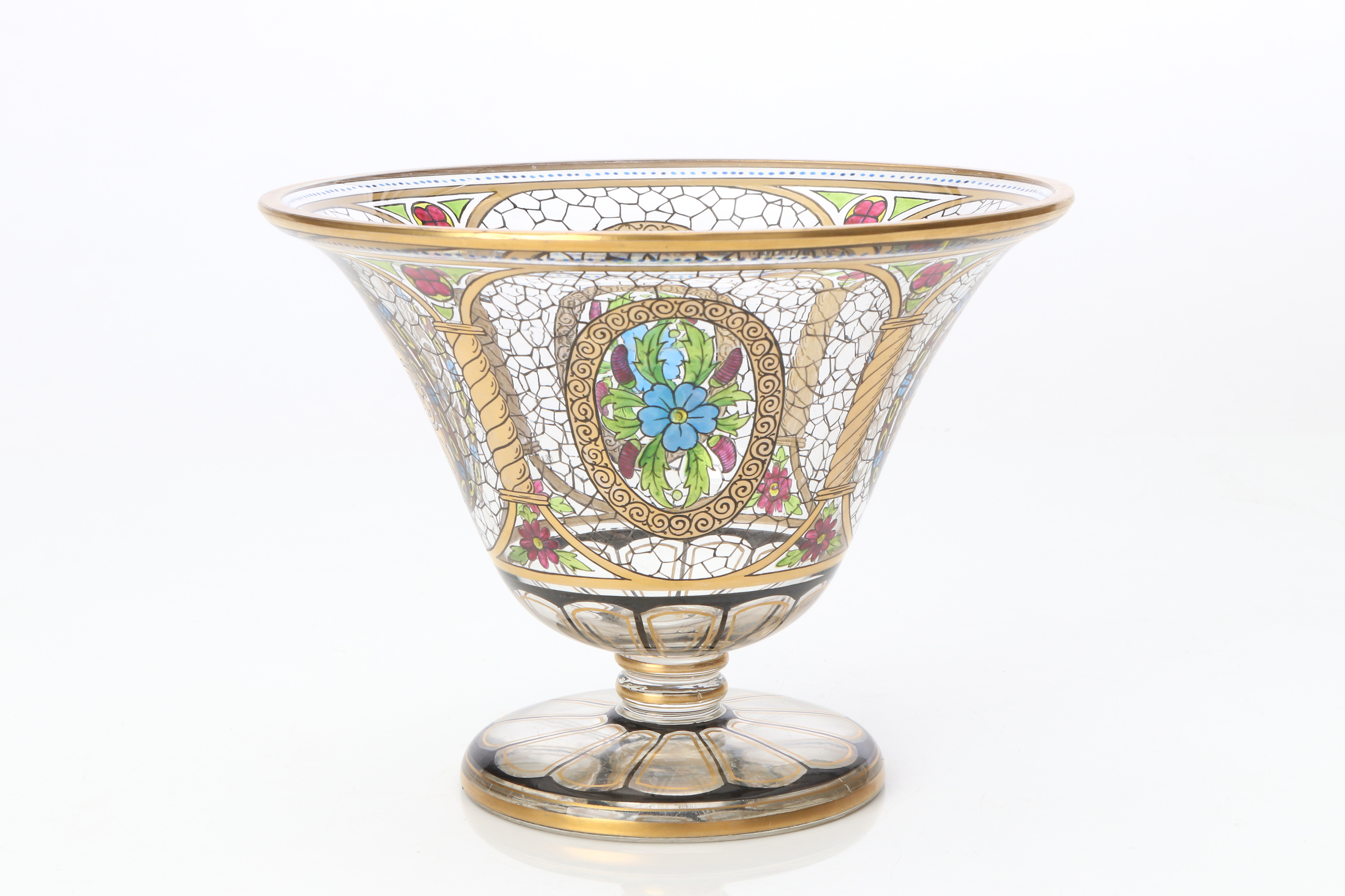 SKÅL. Glas med bemålad och förgylld dekor. Tidigt 1900-tal. Troligen Böhmen.