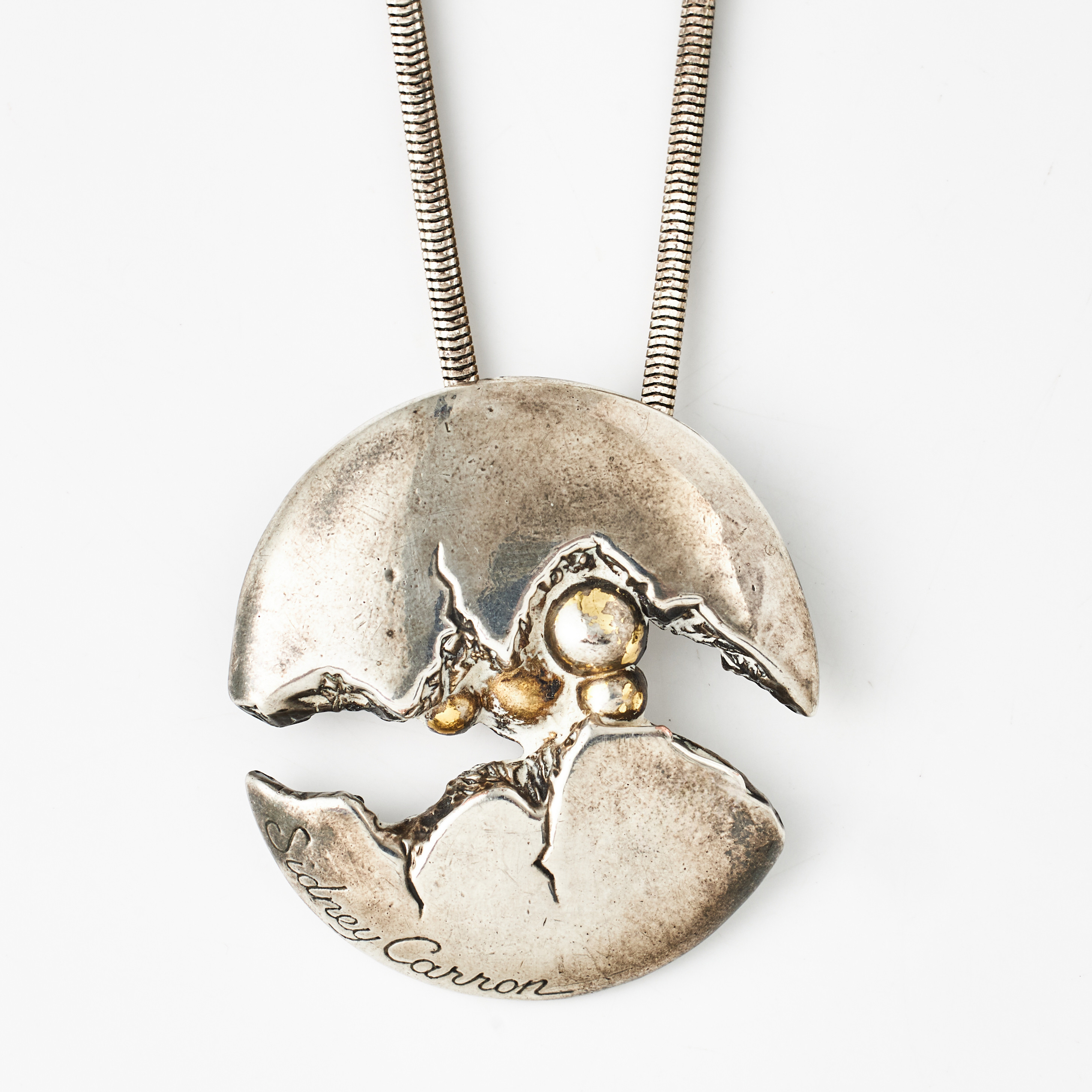 SIDNEY CARRON, hänge, silver, förgyllda detaljer, brutalistisk stil, signerat Sidney Carron.