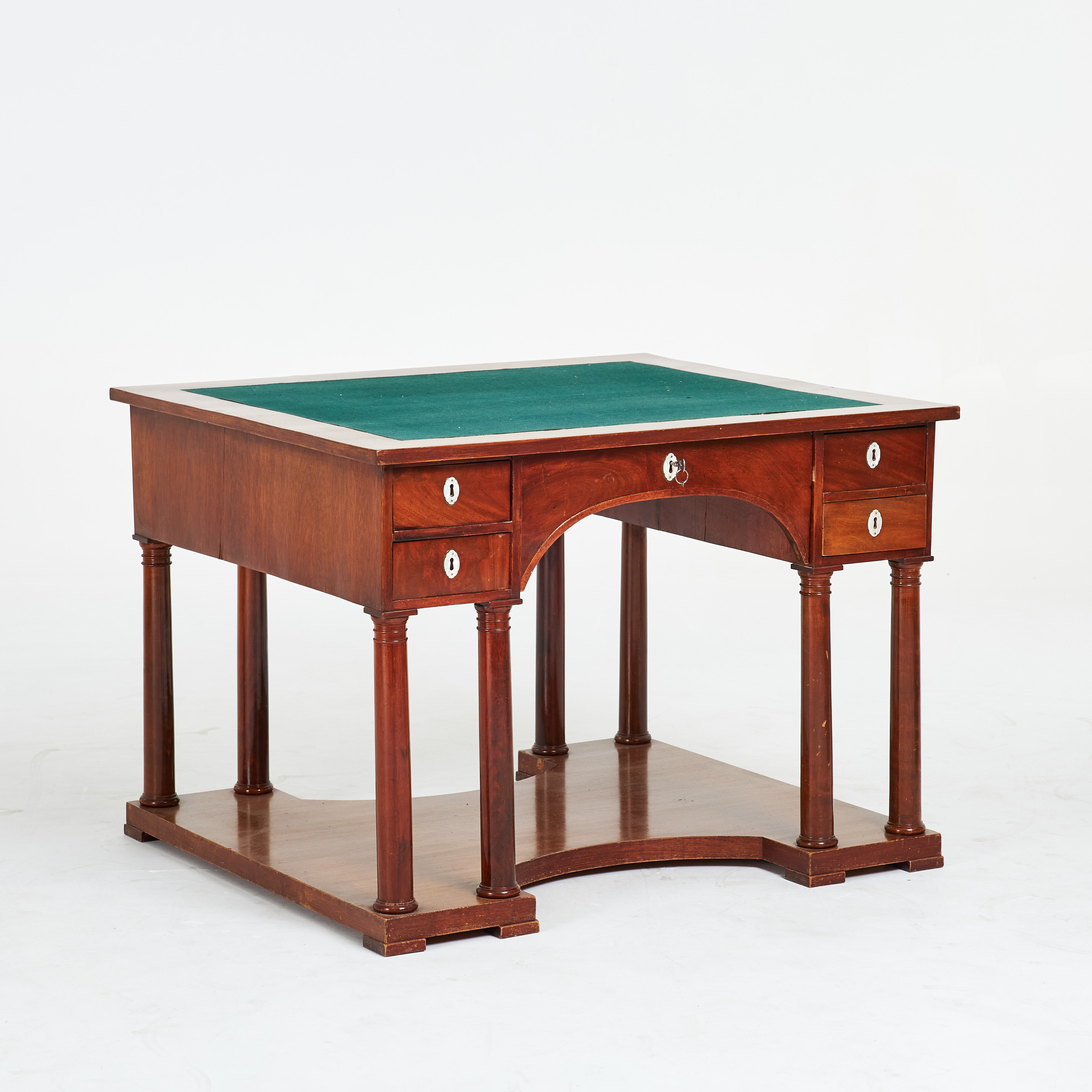 DUBBELSKRIVBORD, Karl Johan, 1800-tal mahognyfaner, textilklädd skrivskiva, 5 draglådor per sida, kolonnformade ben.