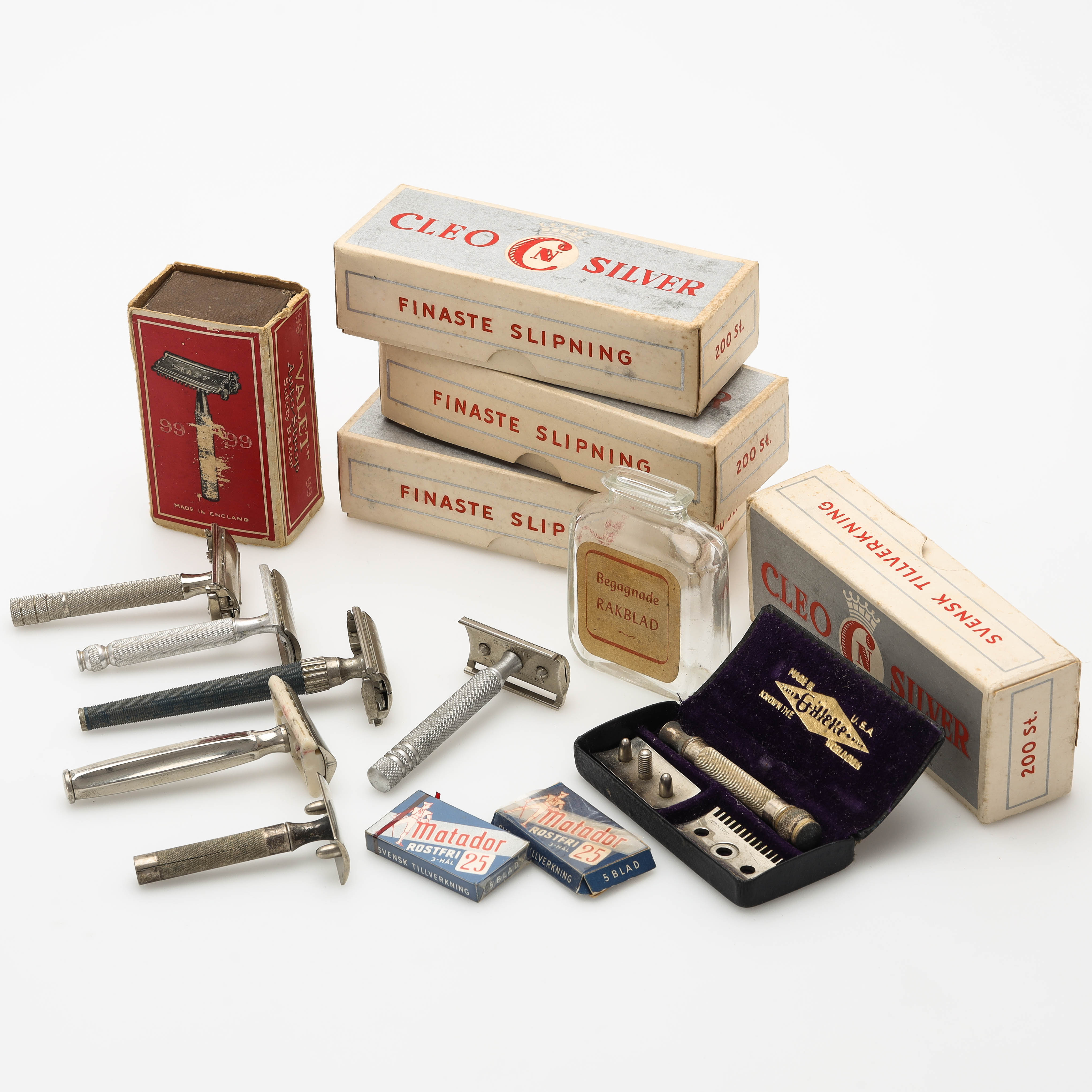 RAKHYVLAR samt RAKBLAD, 8 + ca 800 st, Gillette, Valet, samt Cleo Silver, 1900-tal.