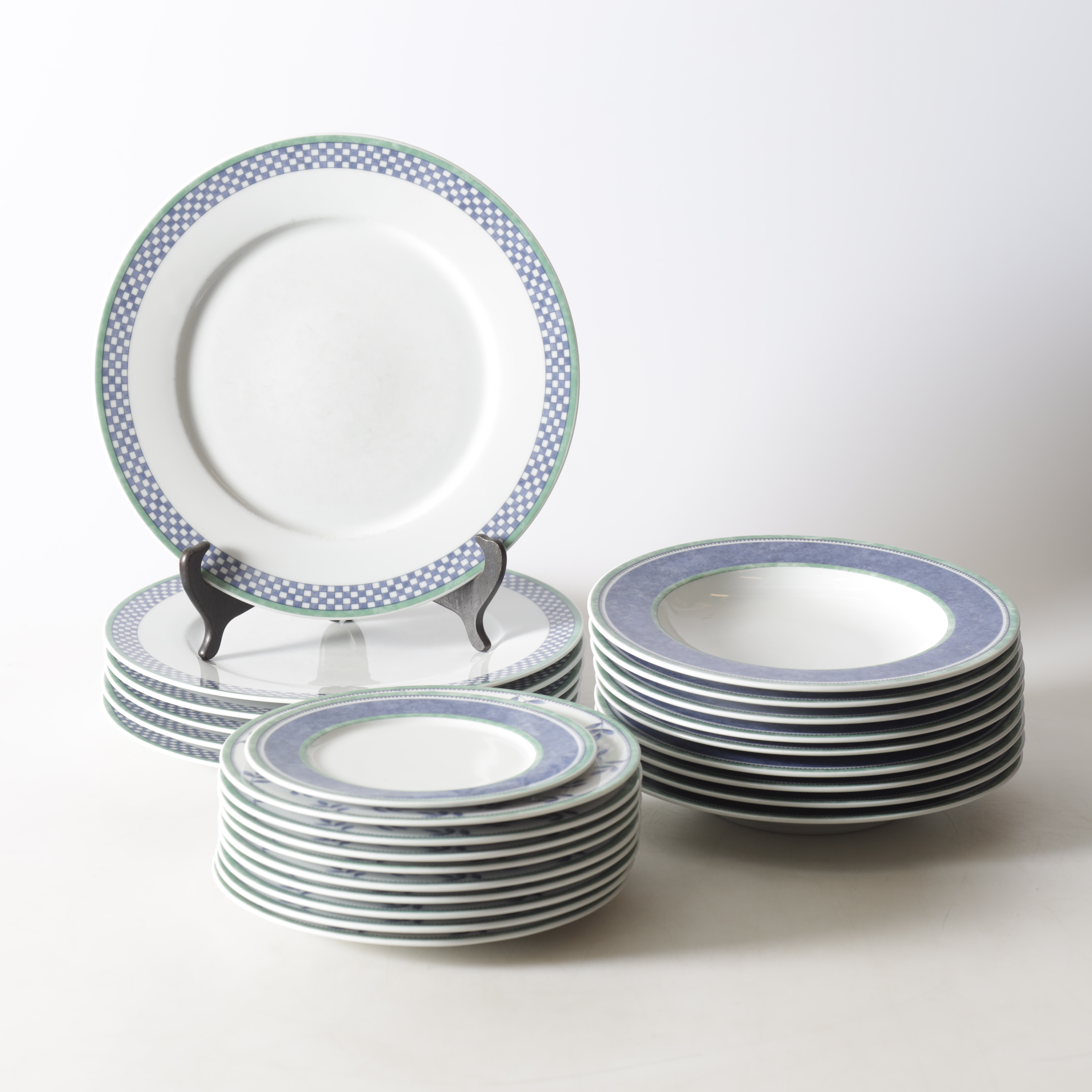 SERVISDELAR, 25 st, porslin, "Switch 3", "Castell" & "Costa", Villeroy & Boch.