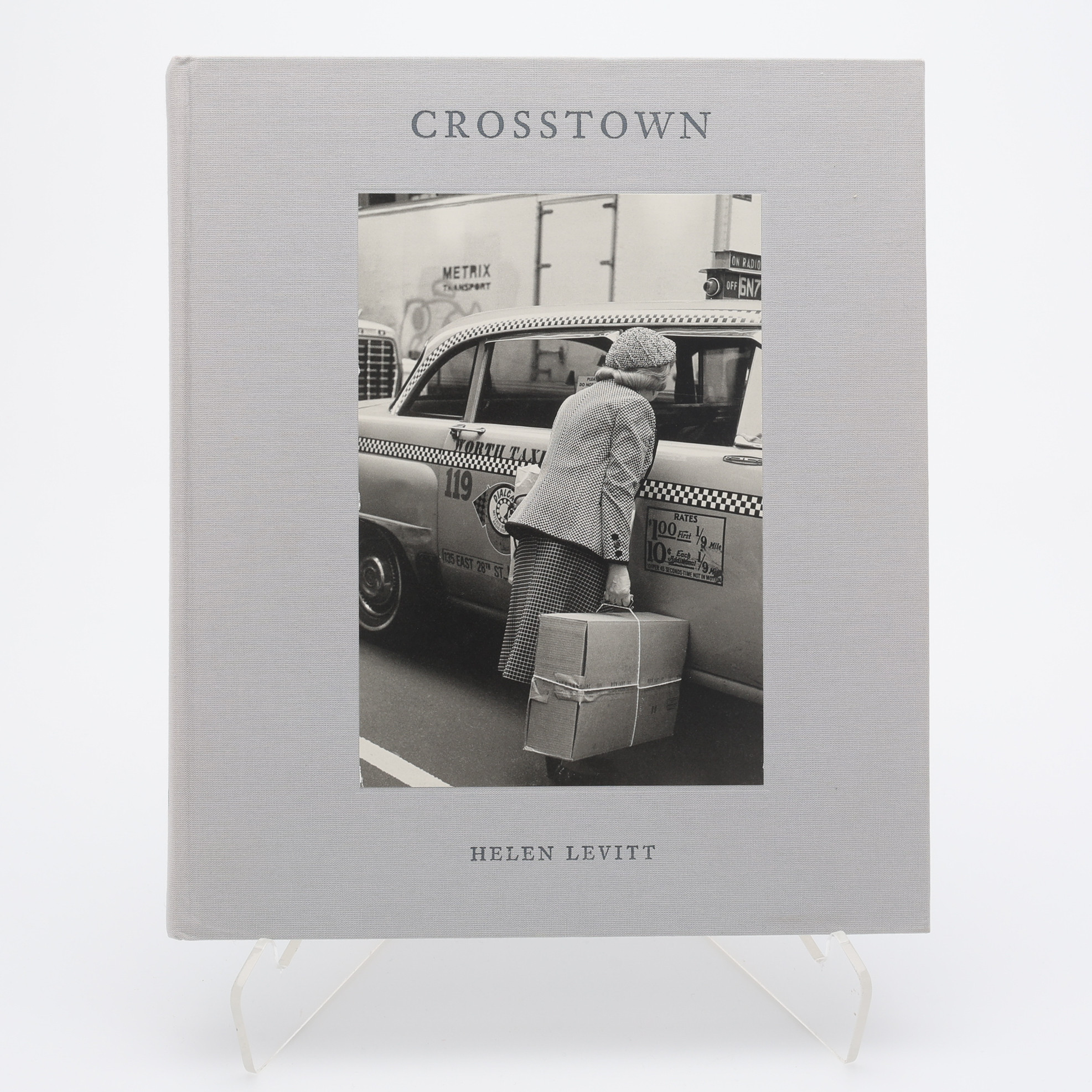 FOTO. DEN AMERIKANSKE FOTOGRAFEN HELEN LEVITTS "CROSSTOWN" I FÖRSTA UPPLAGAN, 2001.