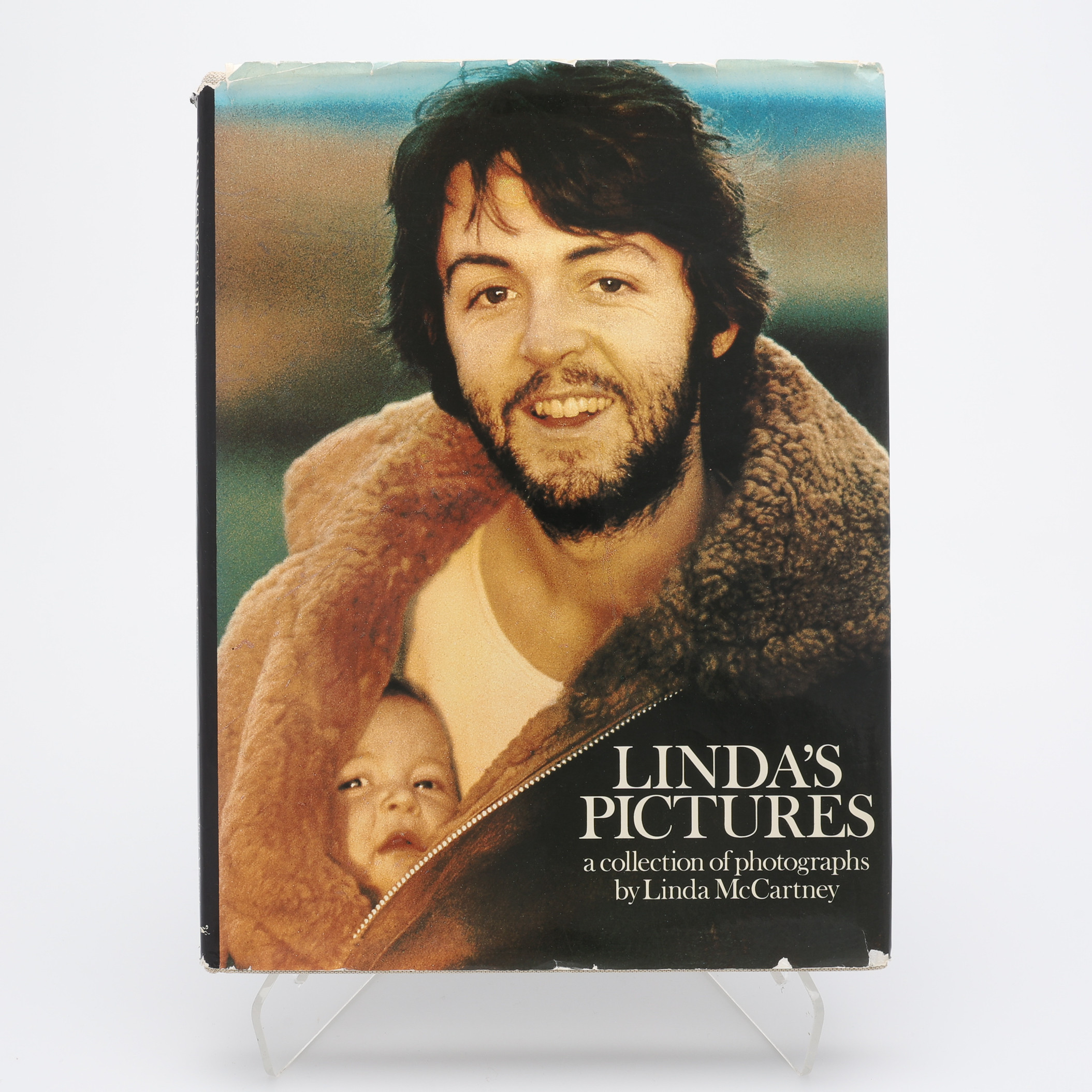 FOTO. DEN AMERIKANSKE FOTOGRAFEN LINDA MCCARTNEYS "LINDA'S PICTURES" I FÖRSTA UPPLAGAN, 1976.