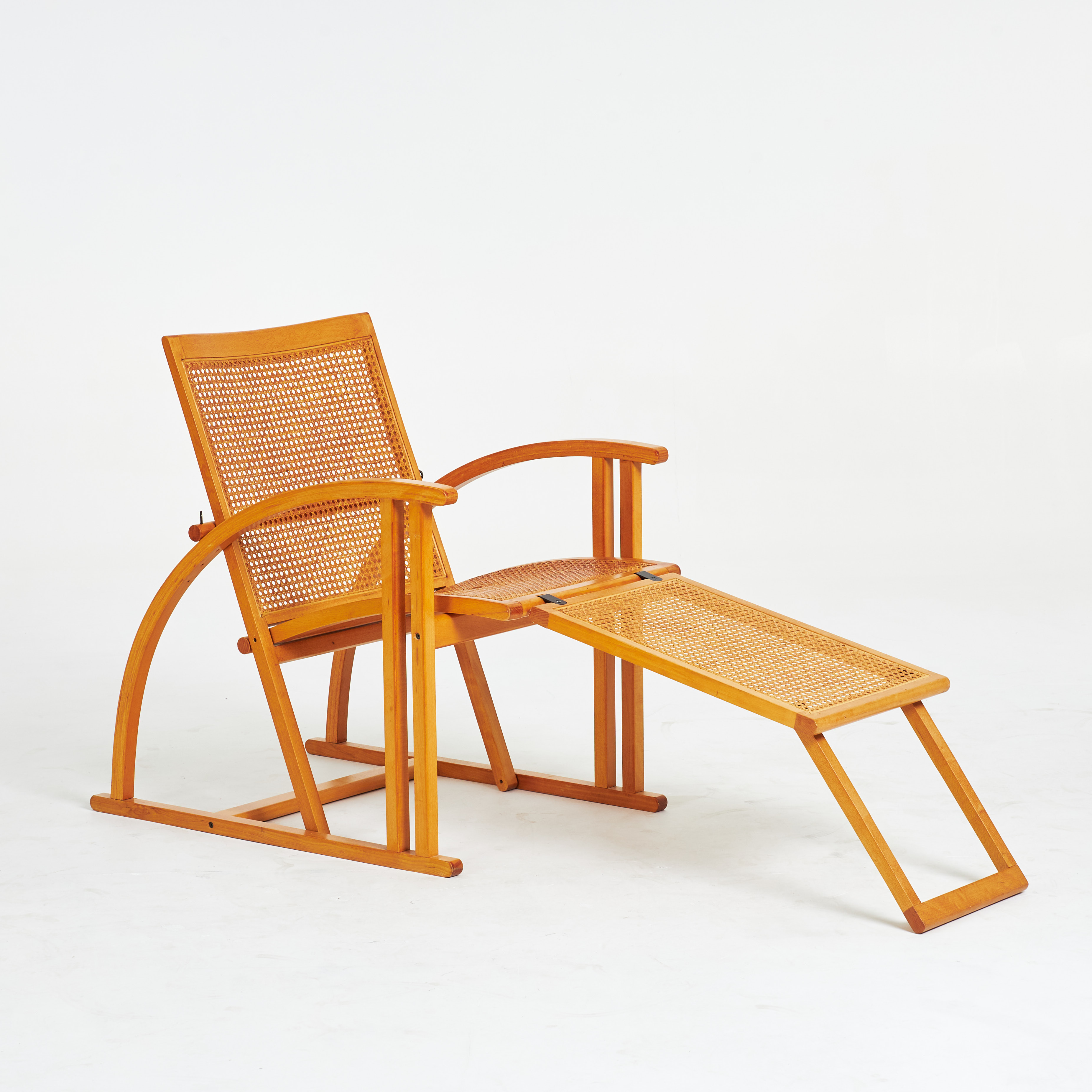 PASCAL MOURGUE. loungestol, Frankrike, ca 1980-tal, stomme i bok samt rotting.