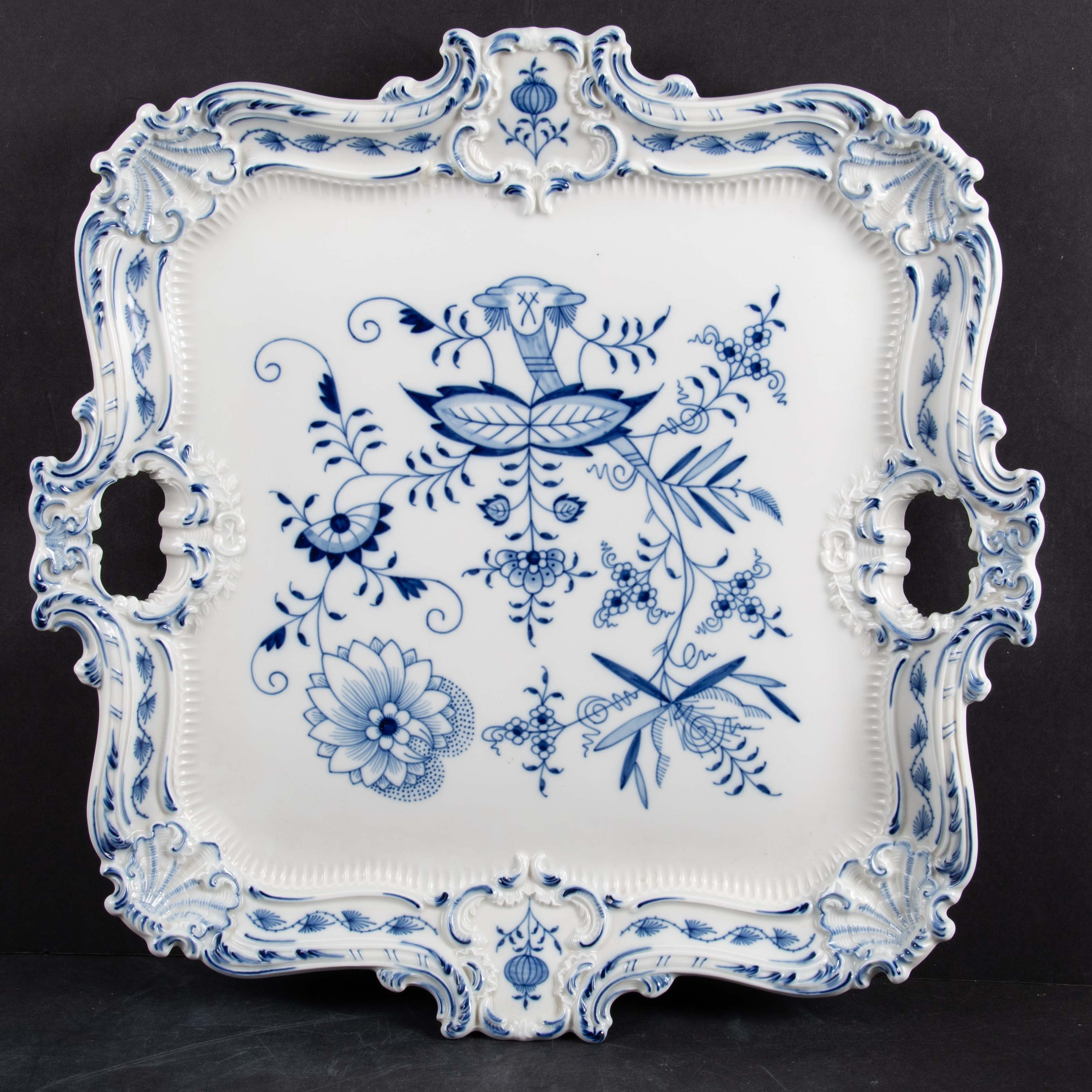 BRICKA, PORSLIN. MEISSEN, 1900-TALETS FÖRSTA HÄLFT.