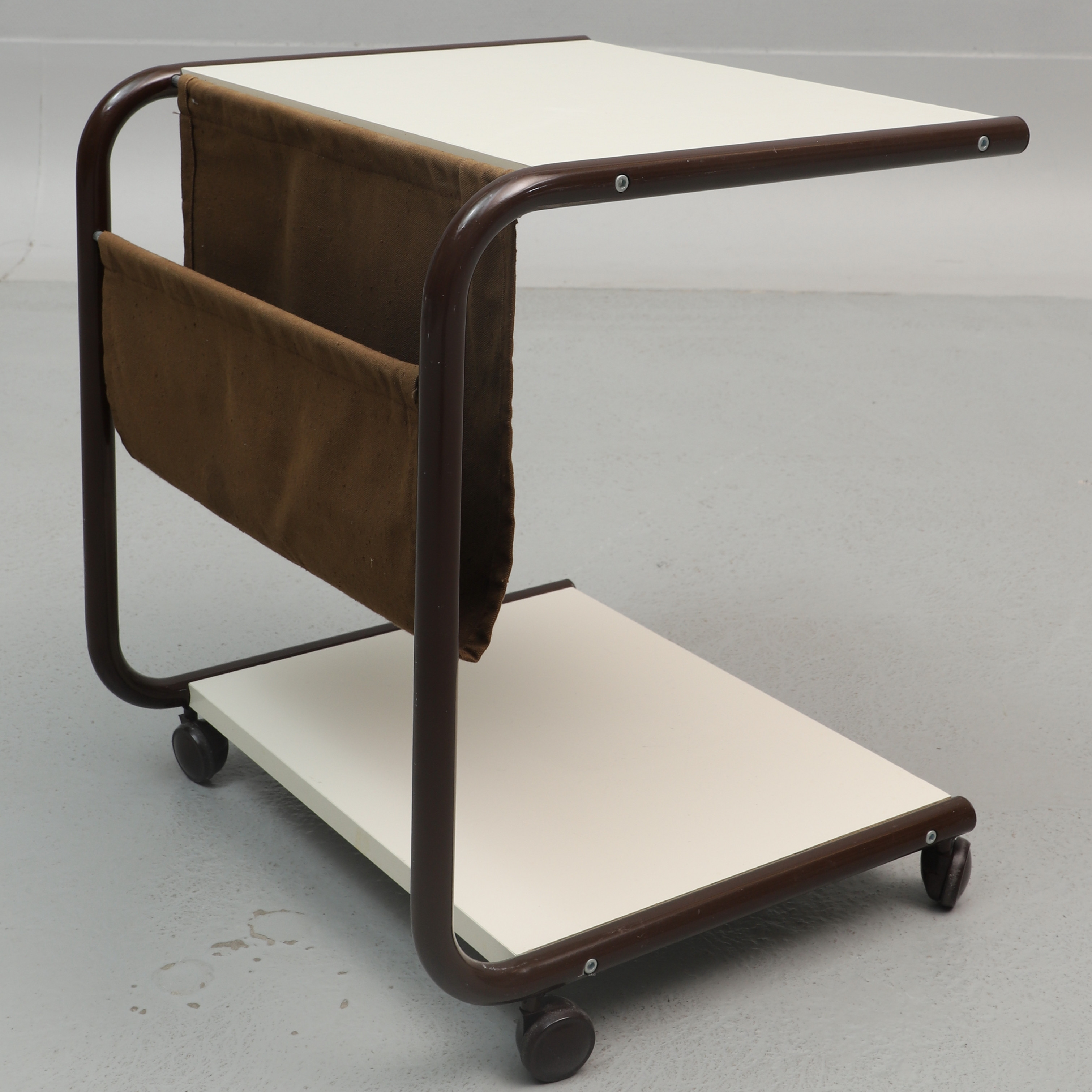 TOMAS JELINEK. Rullbord med tidningsficka, metall, laminat och textil, "Strajk", IKEA, Sverige, 1975.
