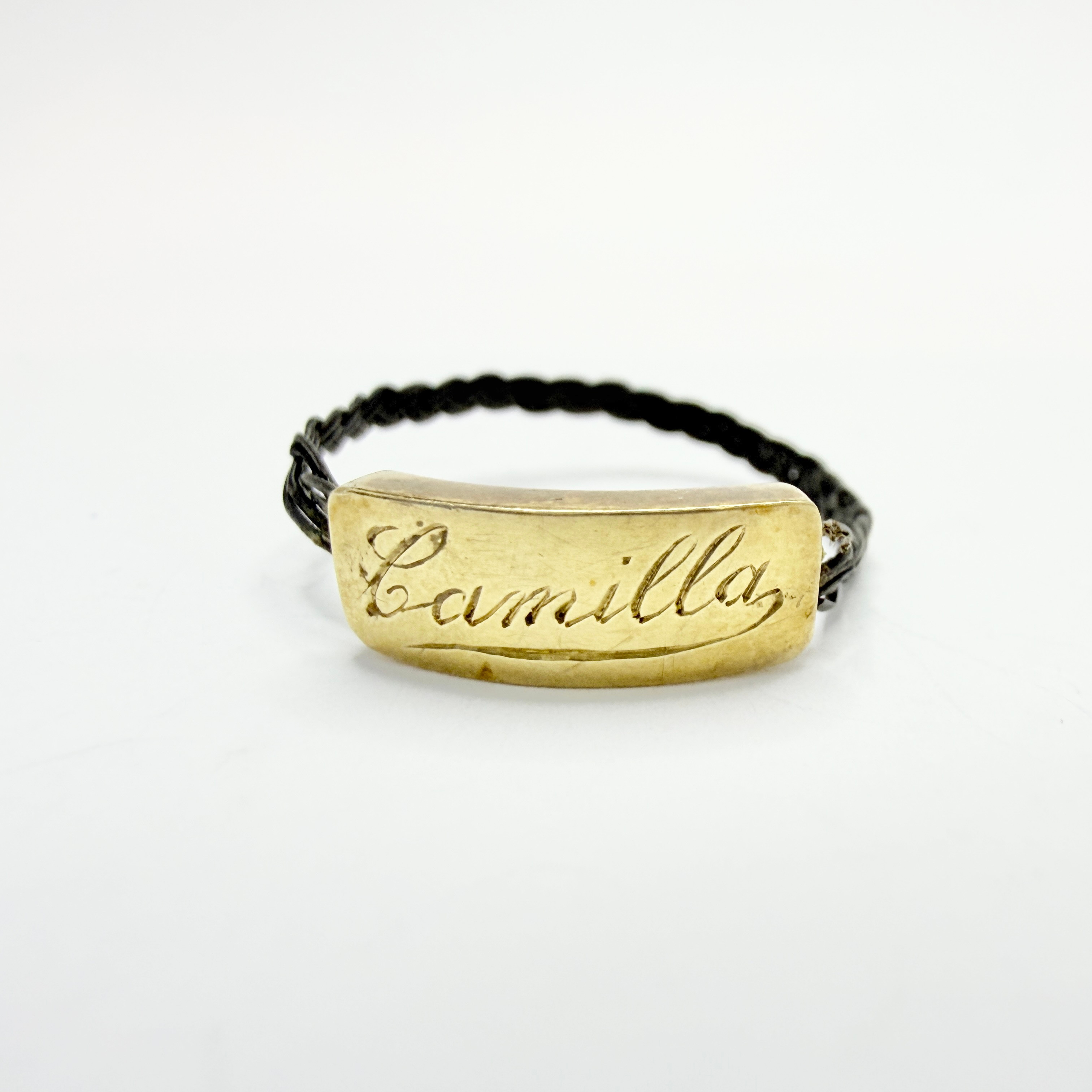 SORGESMYCKE. Ring. 18k Guld.