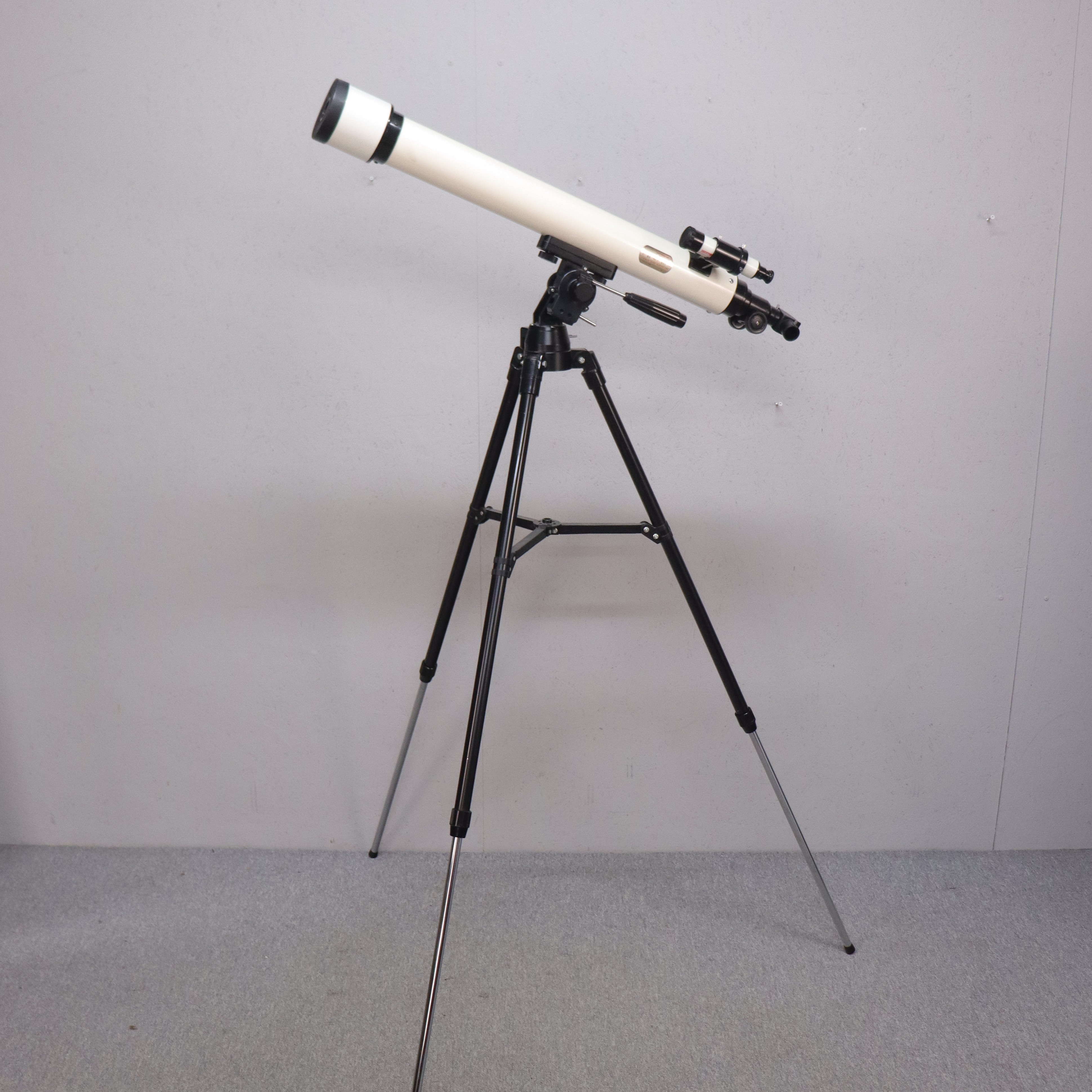 TELESKOP, Japan, astronomical refractor med diverse tillbehör.