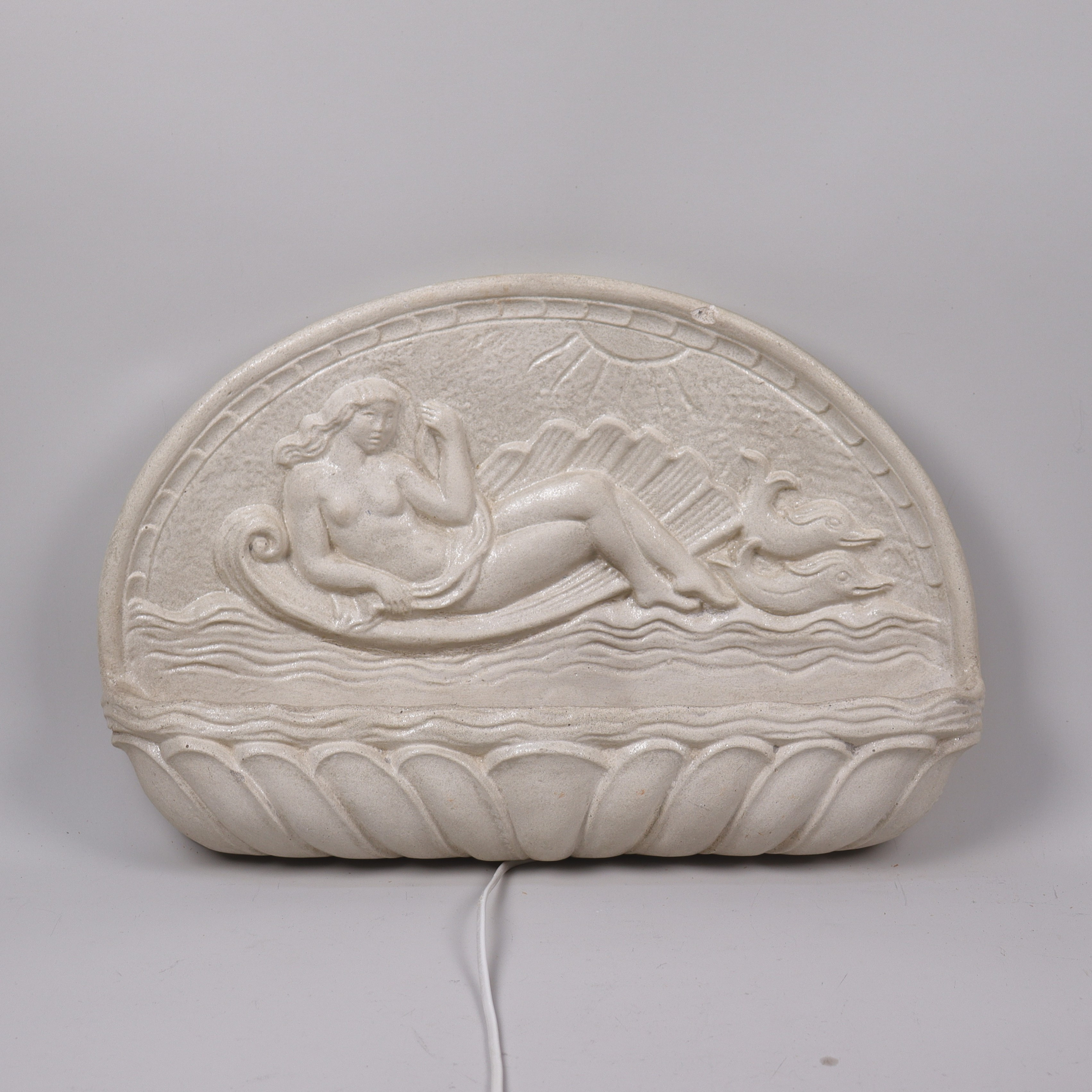 ERLING VALLDEBY. vägglampa, sannolikt för Bjerkås Armatur, Swedish Grace, bemålad konststen, 1930/40-tal.