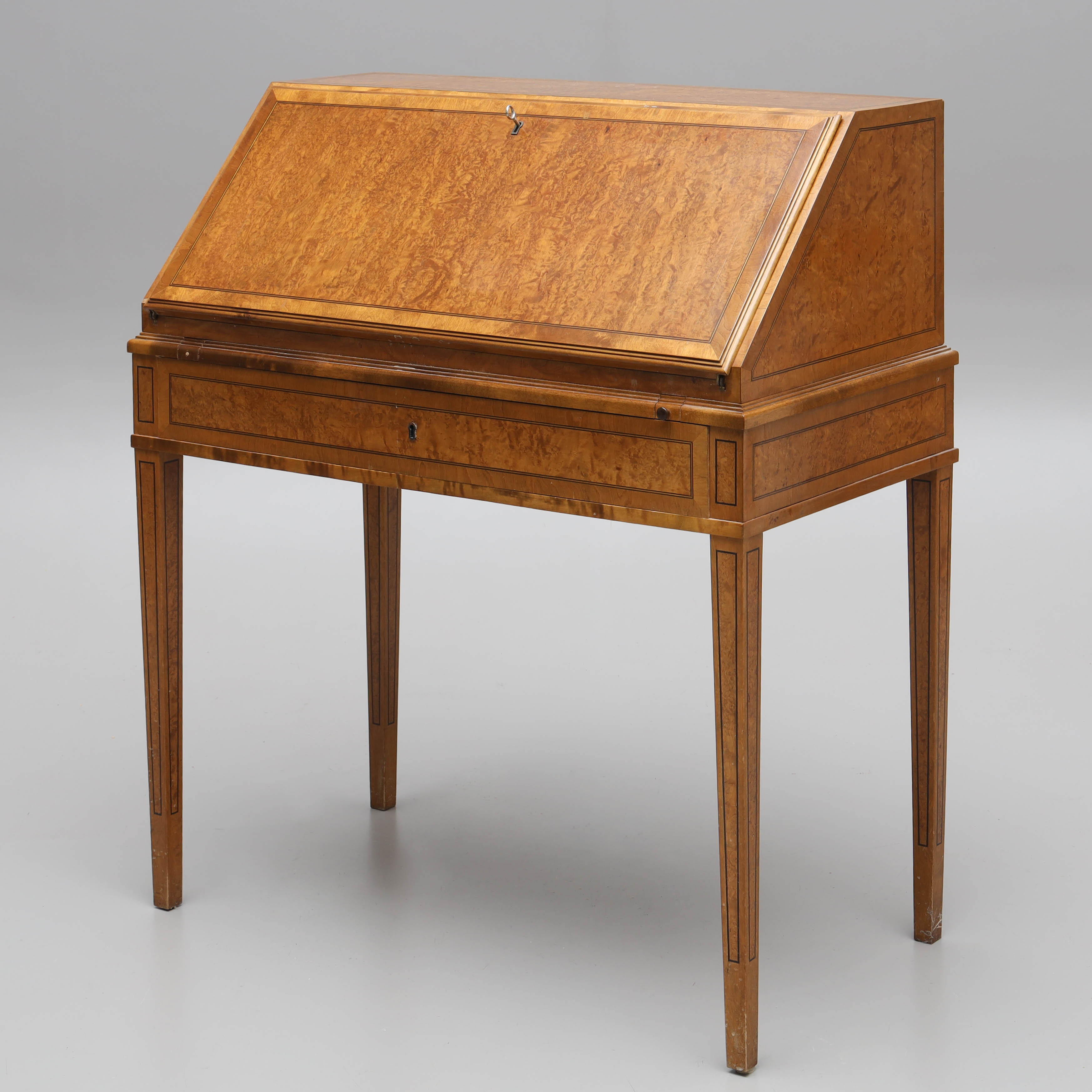 SNEDKLAFFSEKRETÄR, rotfanér, monogramsignerad ES, Eric Saldèn, 1934.