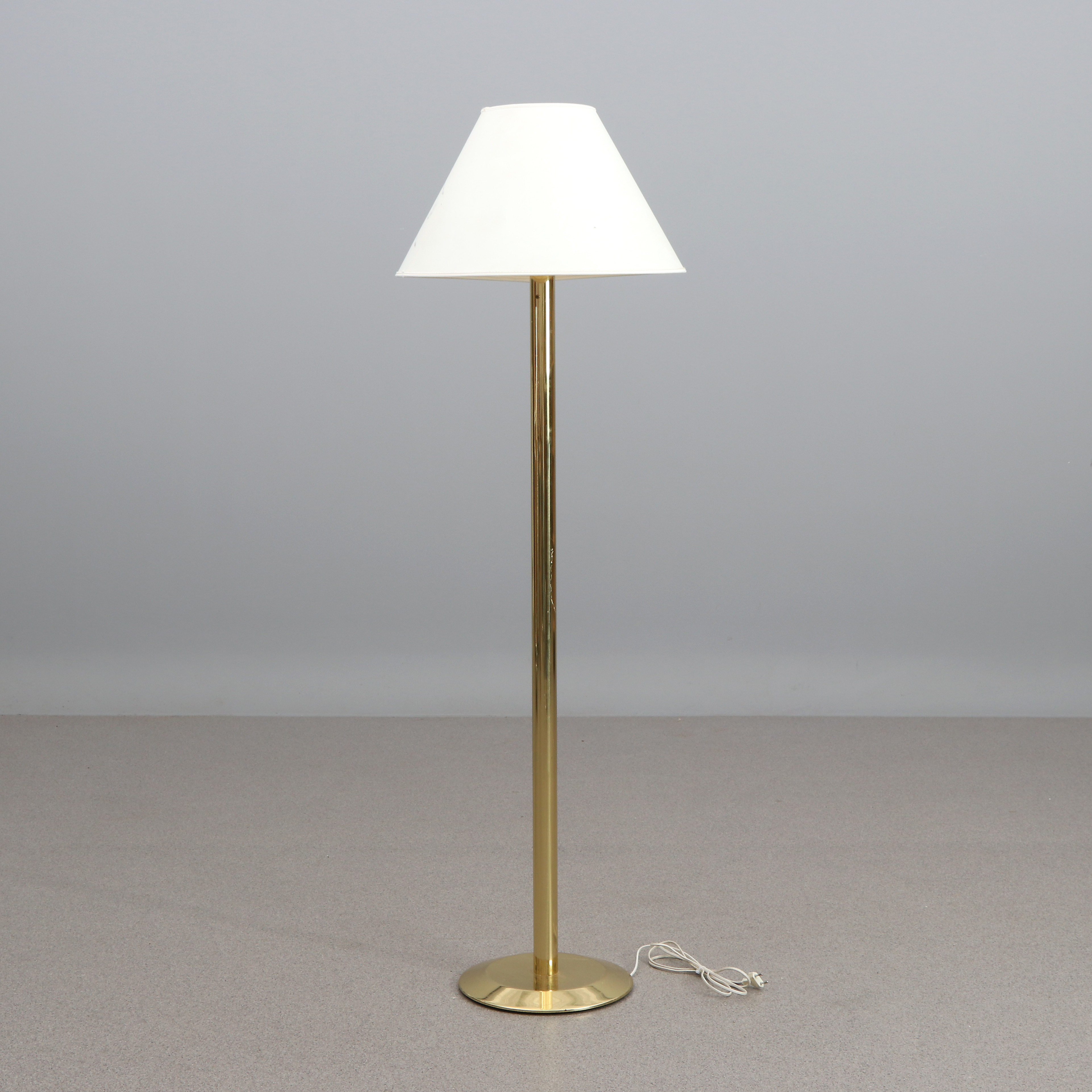 ÖRSJÖ, GOLVLAMPA. Mässingsfärgad metall. 1900-talets andra hälft.