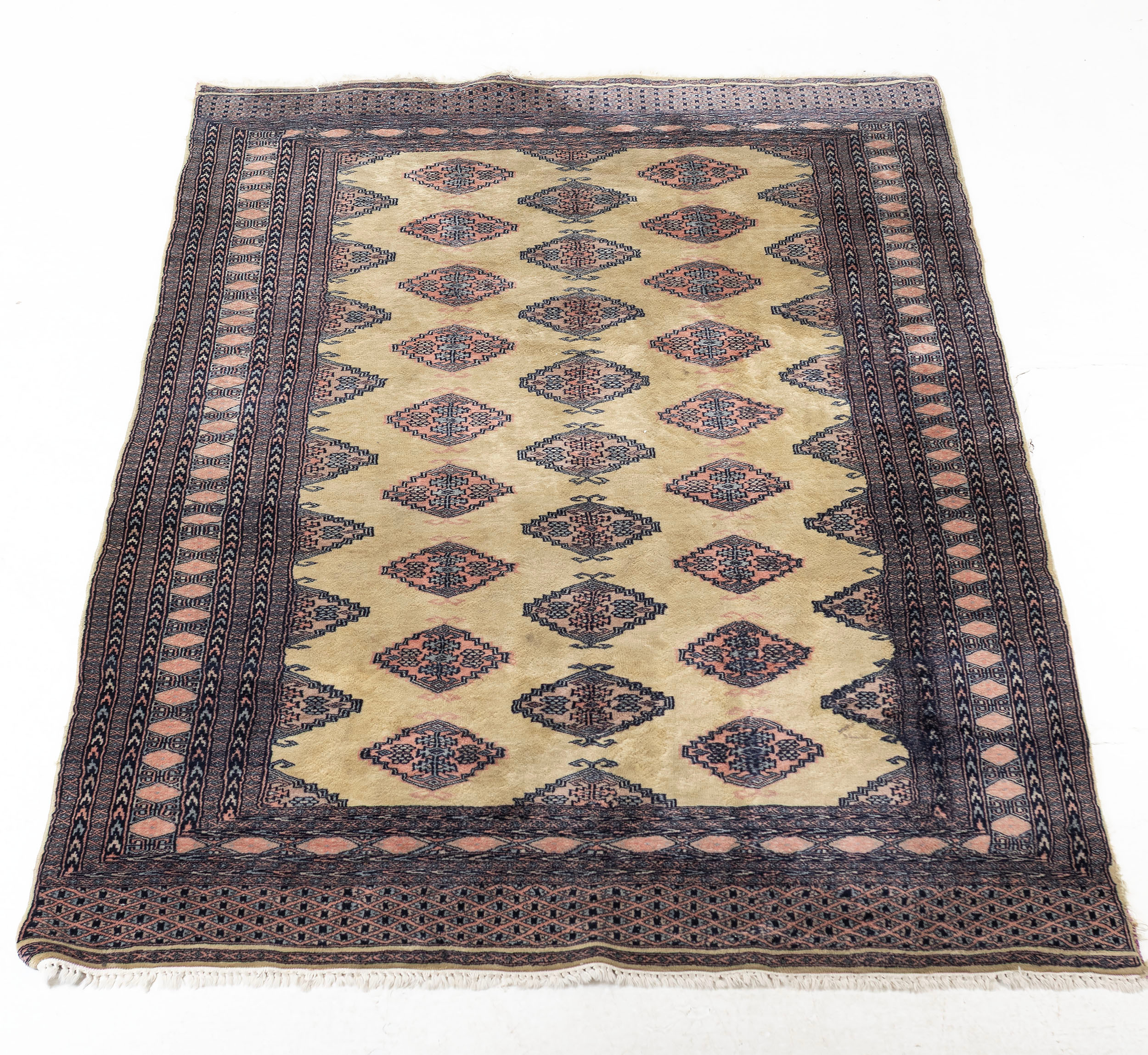 MATTA, handknuten orient ca 250 x 155 cm.