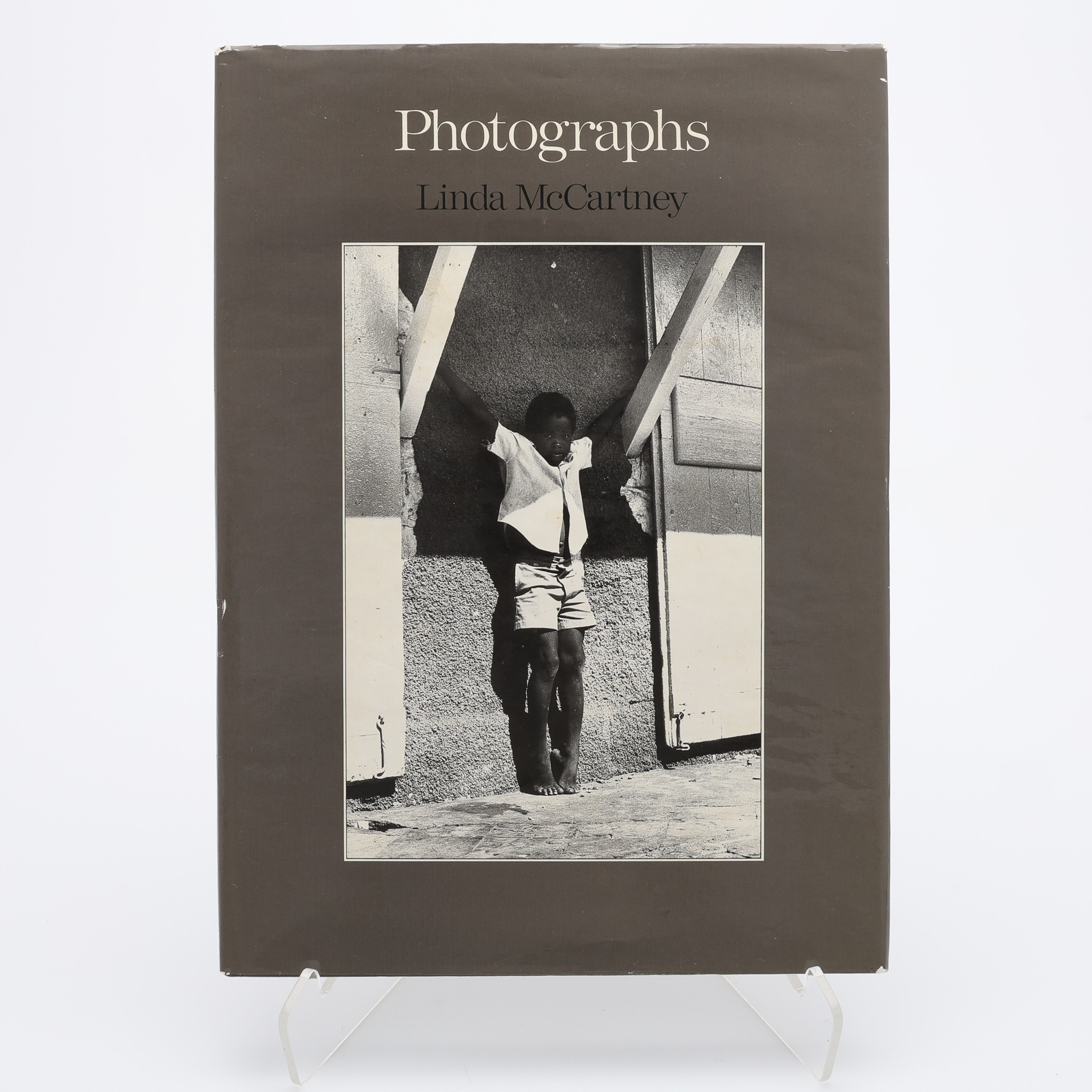 FOTO. DEN AMERIKANSKE FOTOGRAFEN LINDA MCCARTNEYS "PHOTOGRAPHS" I FÖRSTA UPPLAGAN, 1982.