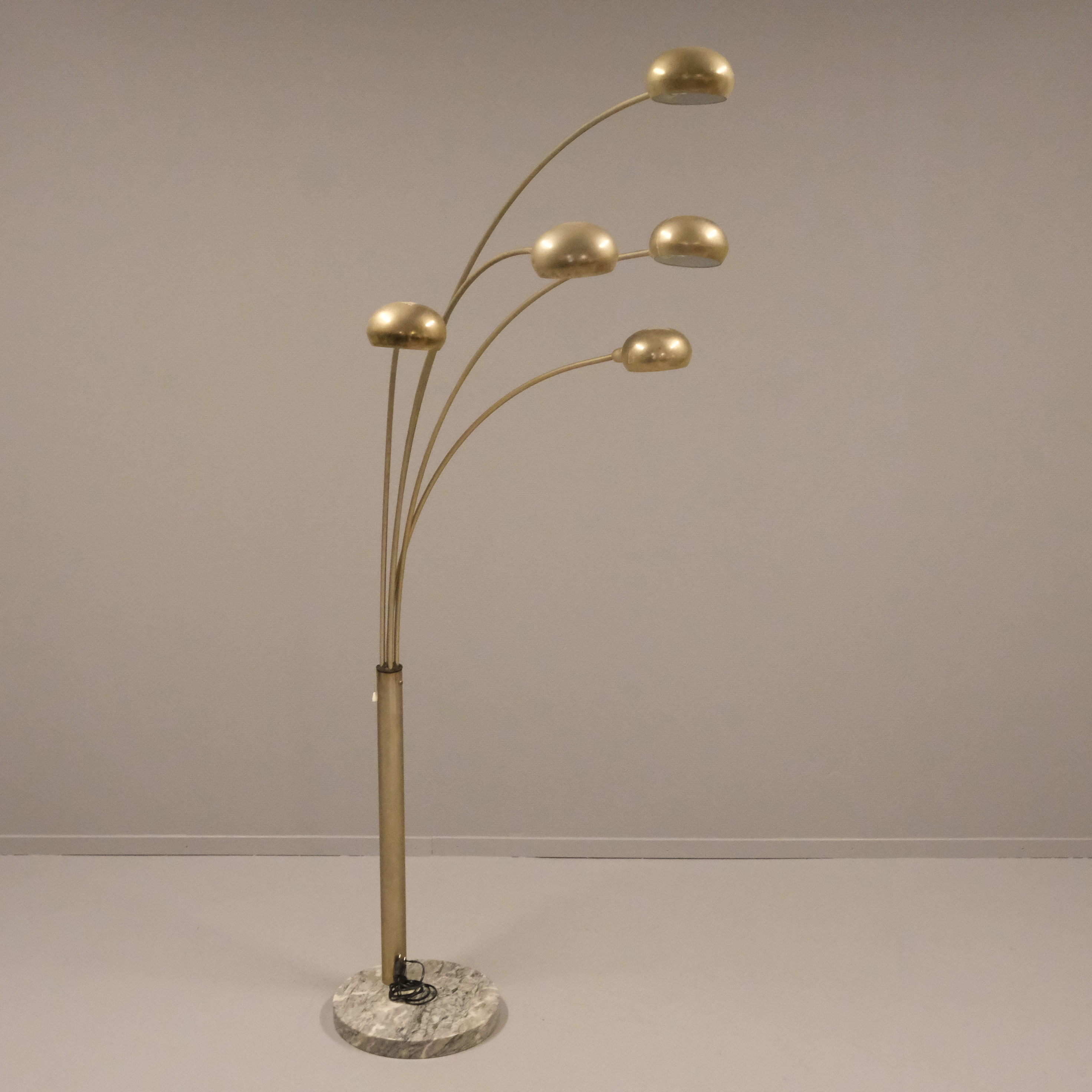 GOLVLAMPA, FEM VRIDBARA ARMAR.