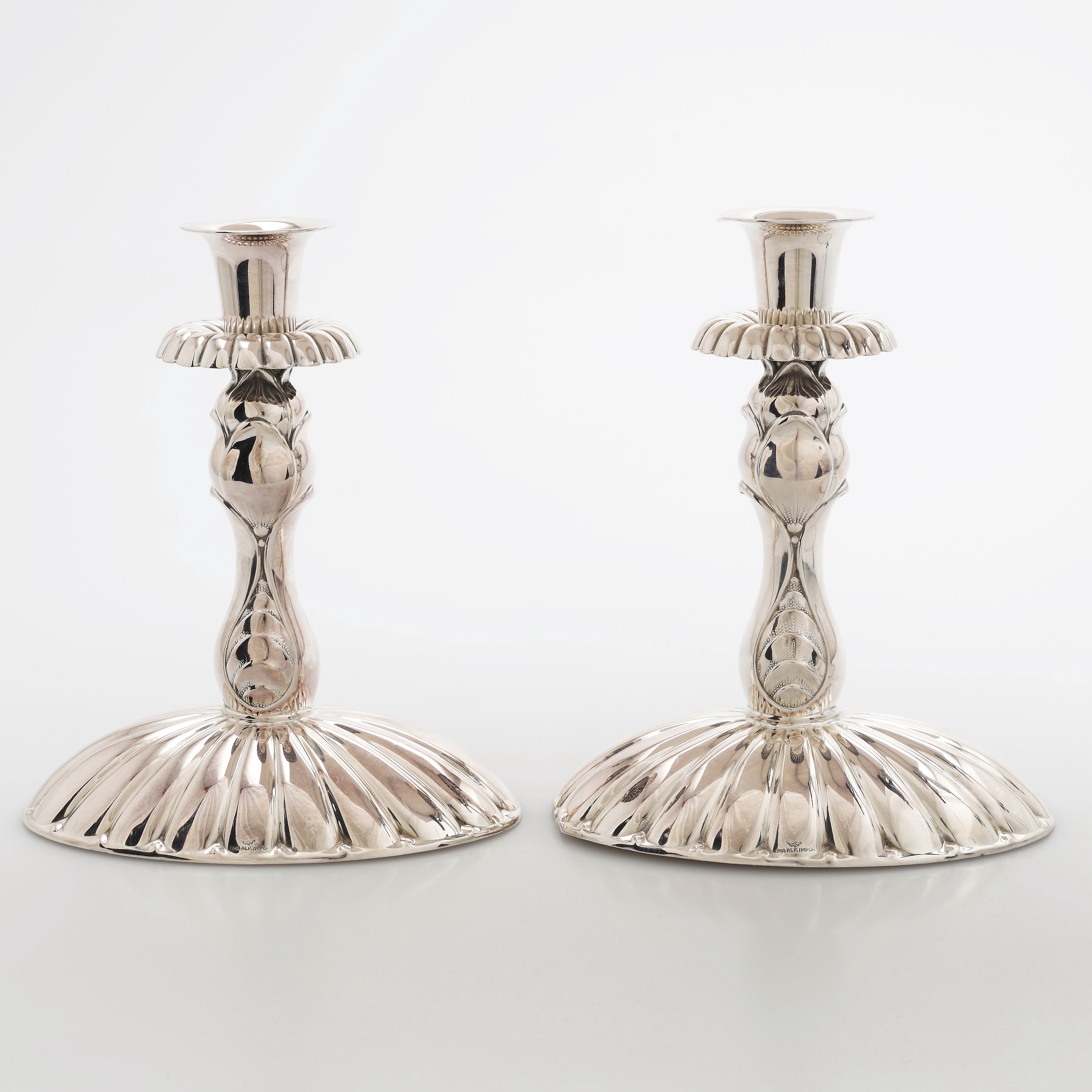 LJUSSTAKAR, ett par, nysilver, 1900-talets andra hälft.
