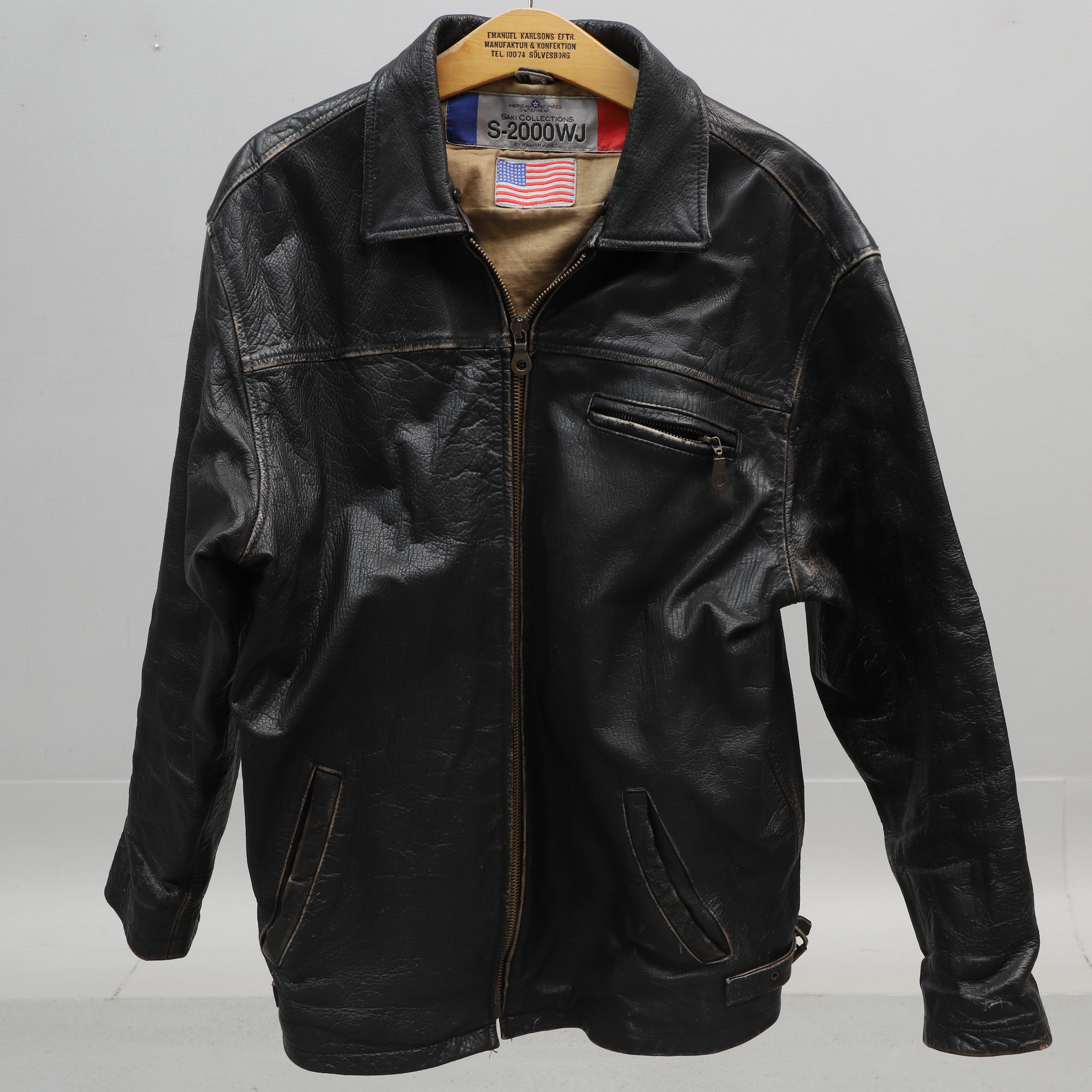 SKINNJACKA, storlek 52, Saki Collections, S-2000 WJ, Sverige.