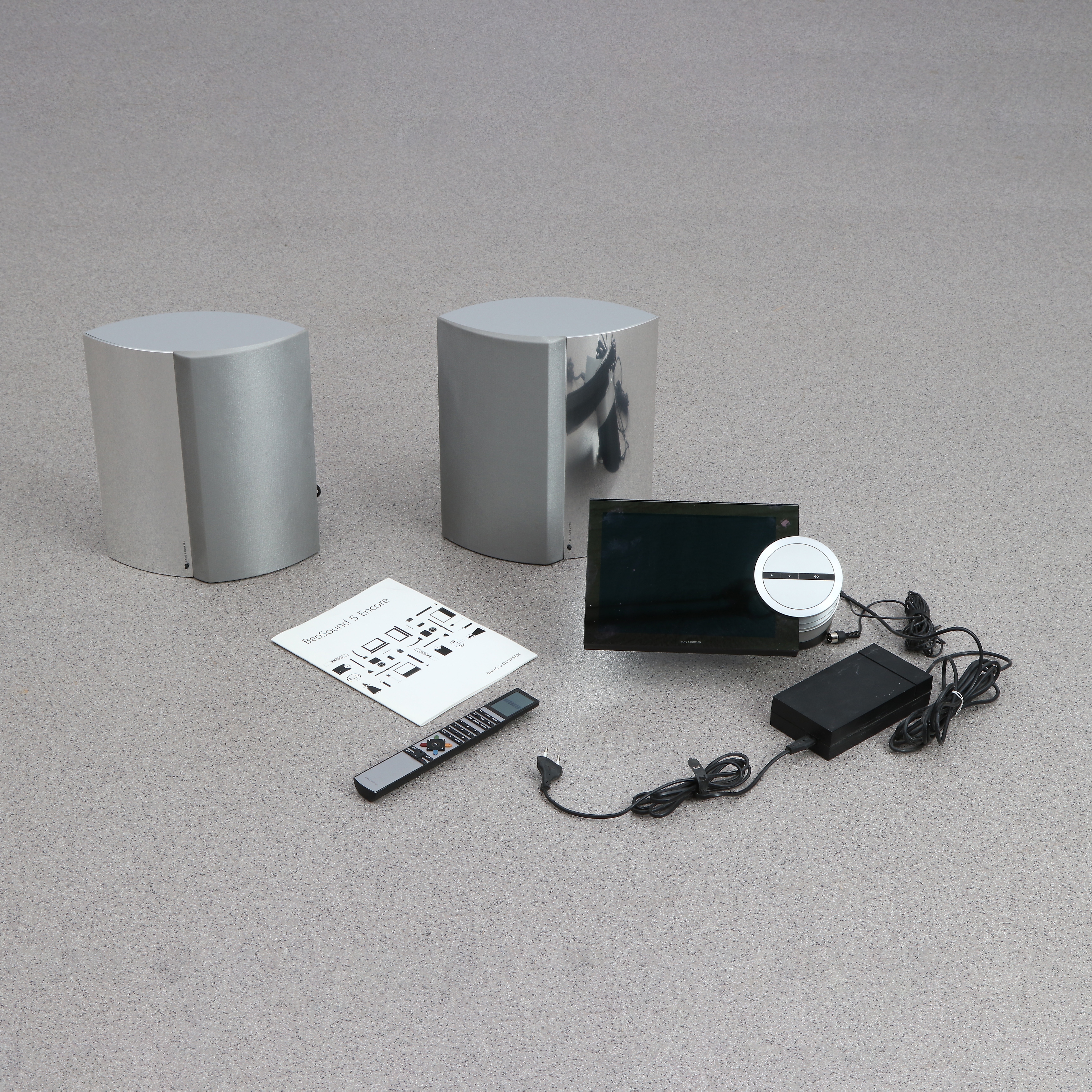 BANG & OLUFSEN, BEOSOUND 5 ENCORE. Huvudenhet, två högtalare, fjärrkontroll samt instruktionsbok.