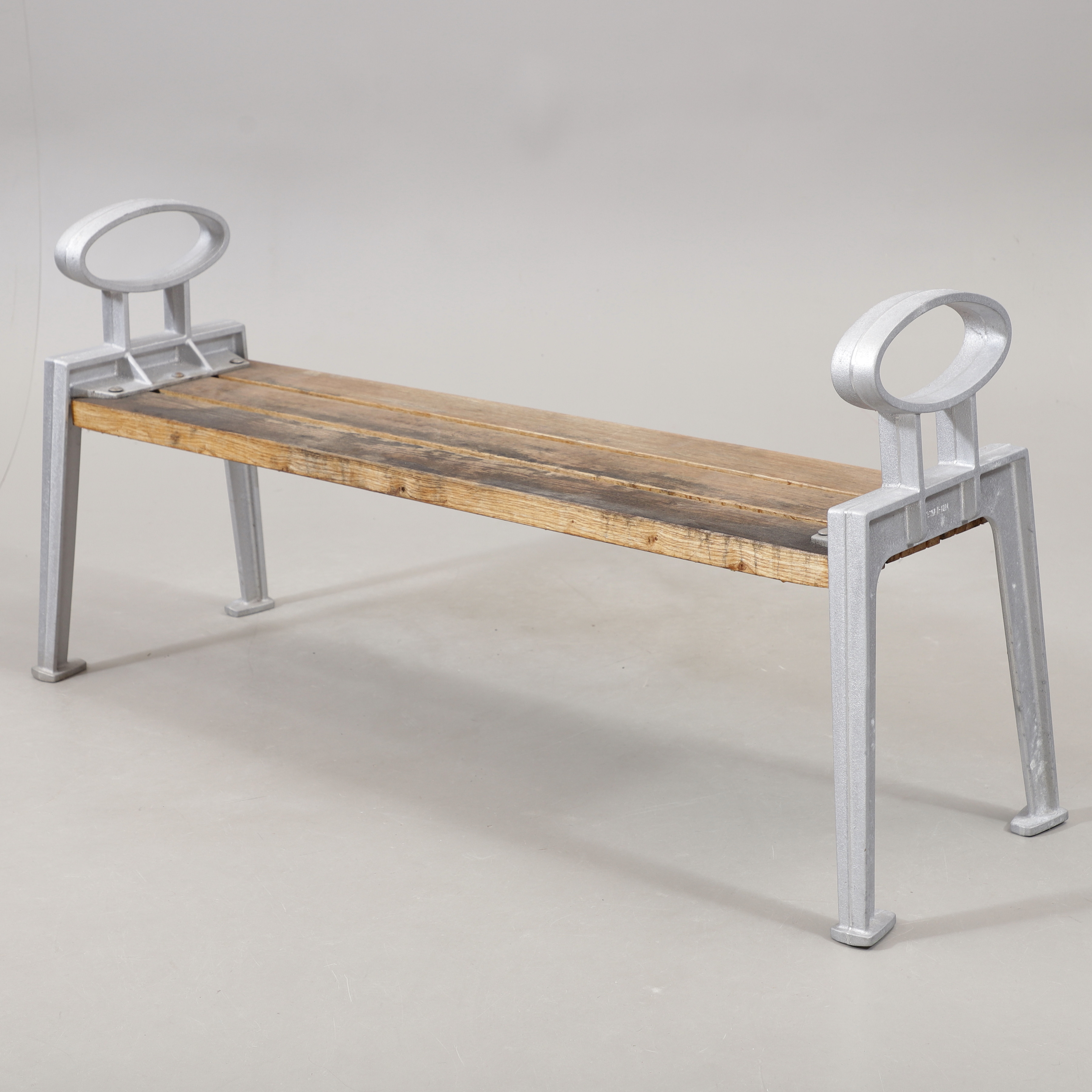 TRÄDGÅRDSBÄNK, aluminium/ek, "Skillinge Bänk", Mårten Cyrén, Byarums Bruk.