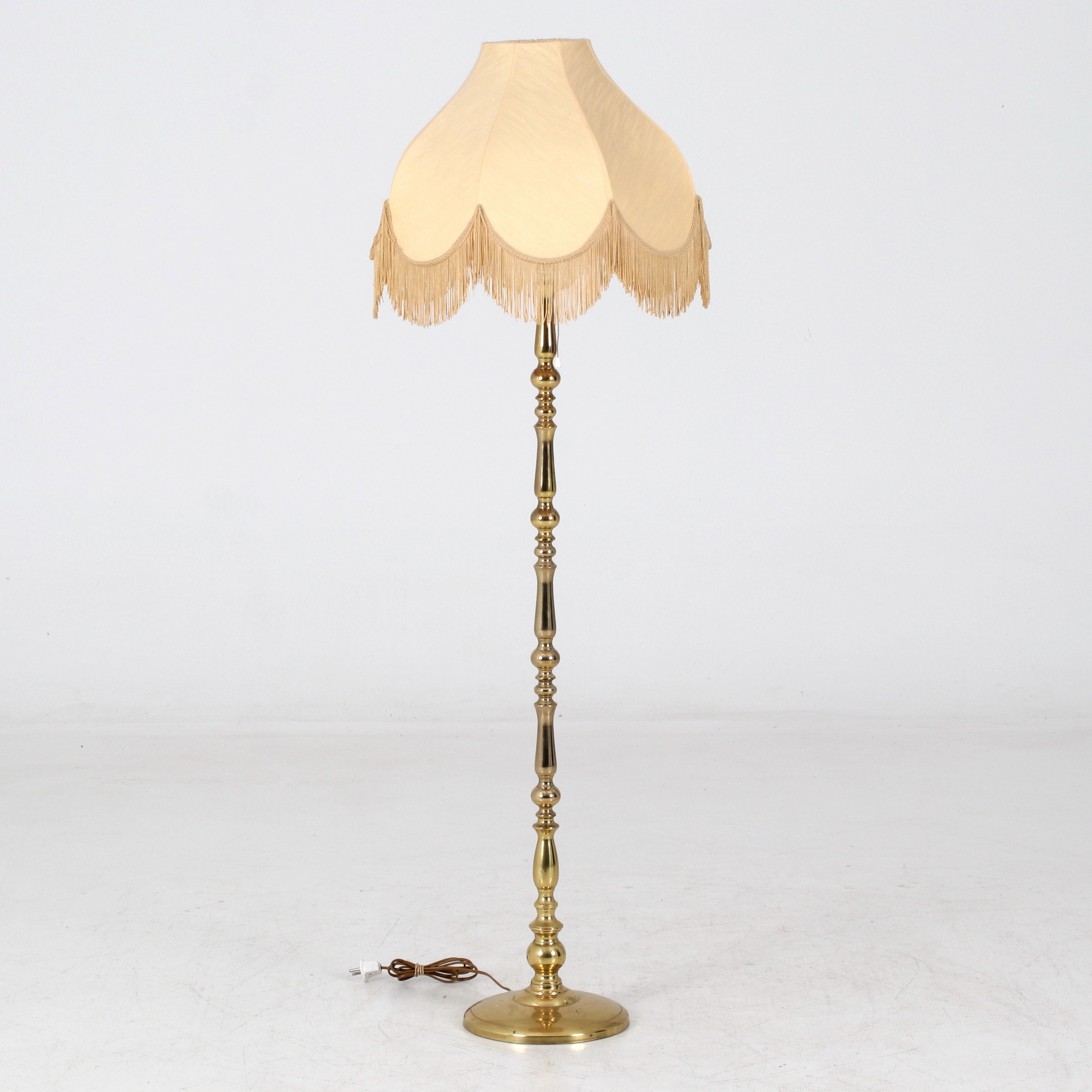 GOLVLAMPA, gulmetall, 1900-tal.