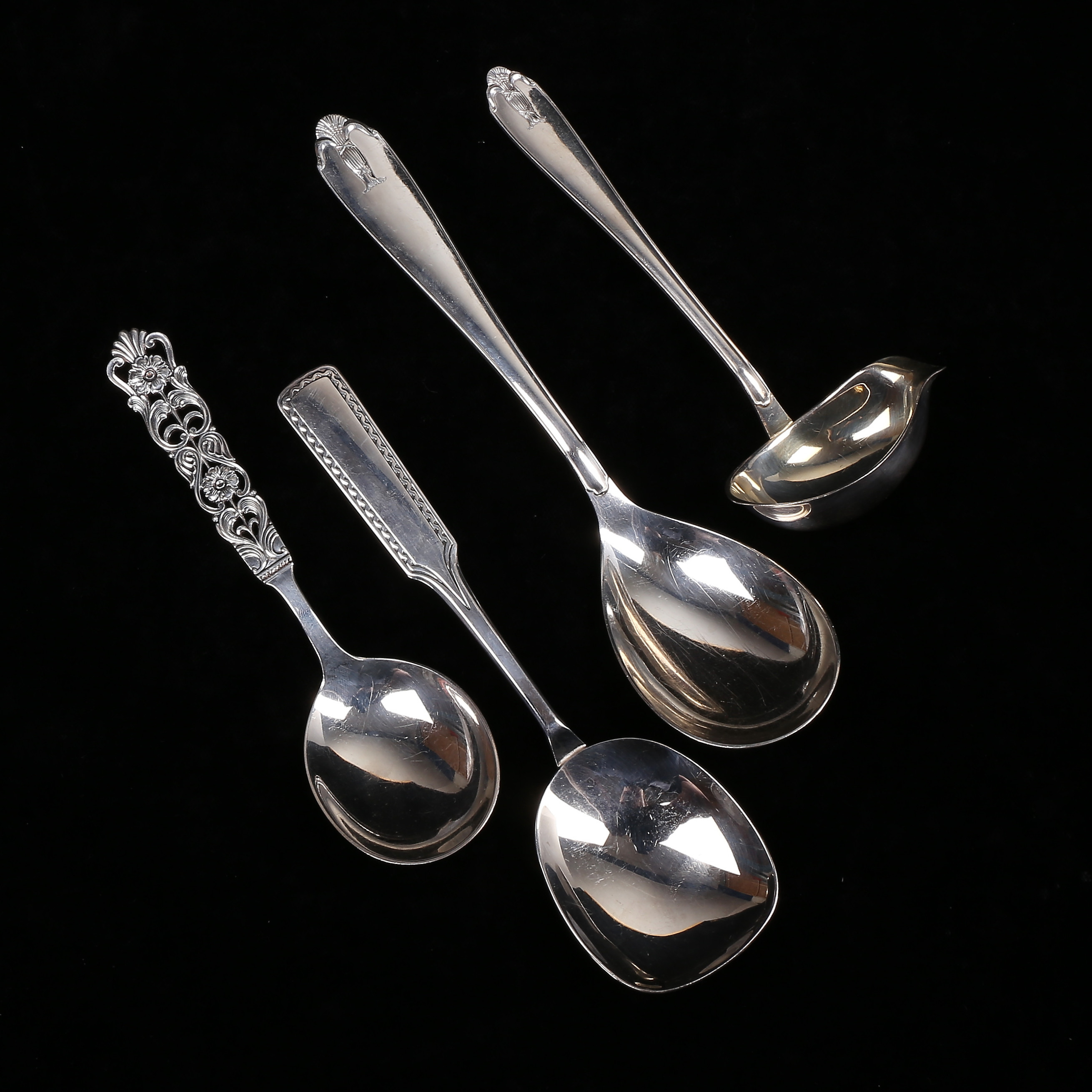SKEDAR OCH SÅSLEV, silver, totalvikt 248 gram.
