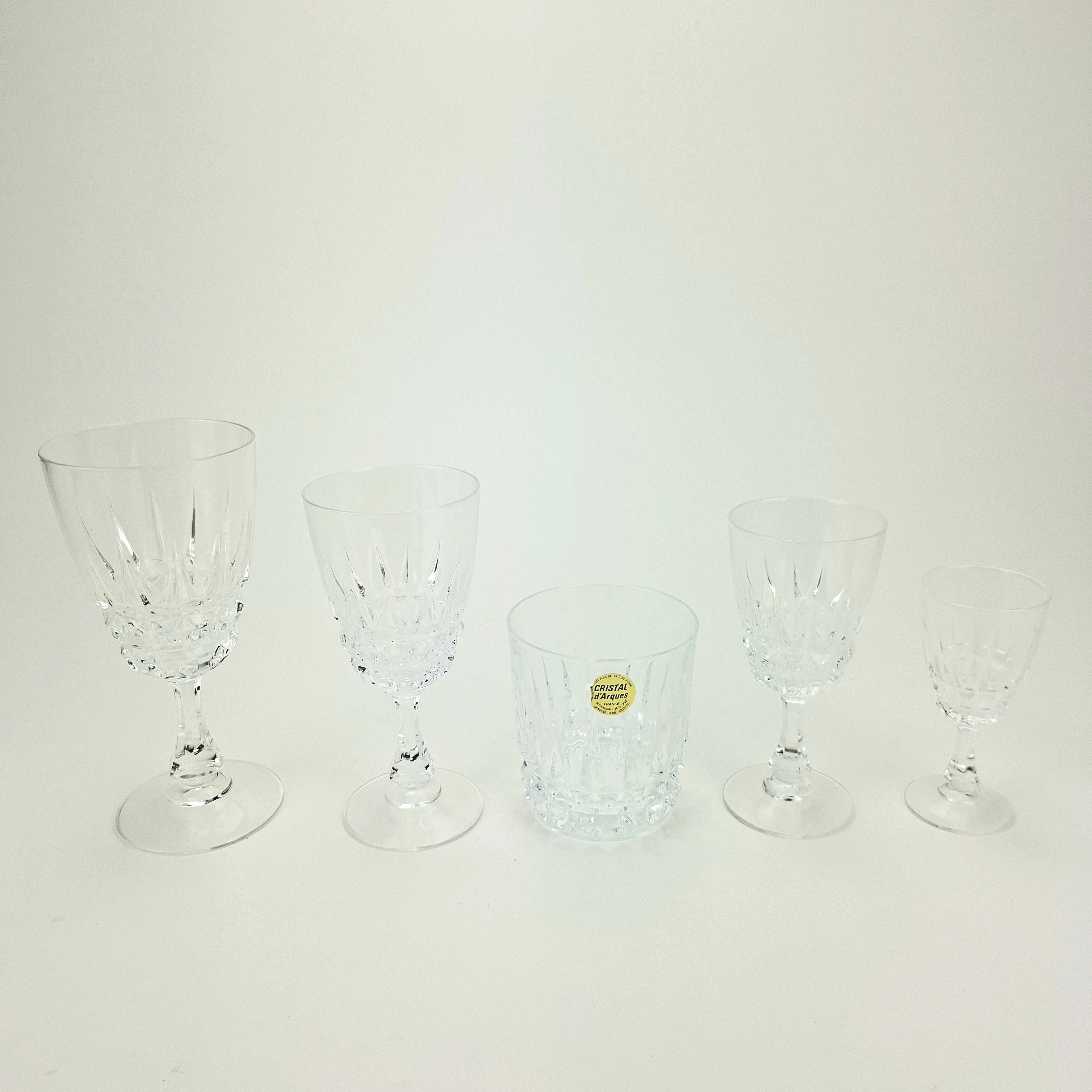 GLASSERVISDELAR, 47 delar, "Pompadour", Cristal d´Arques, Frankrike.