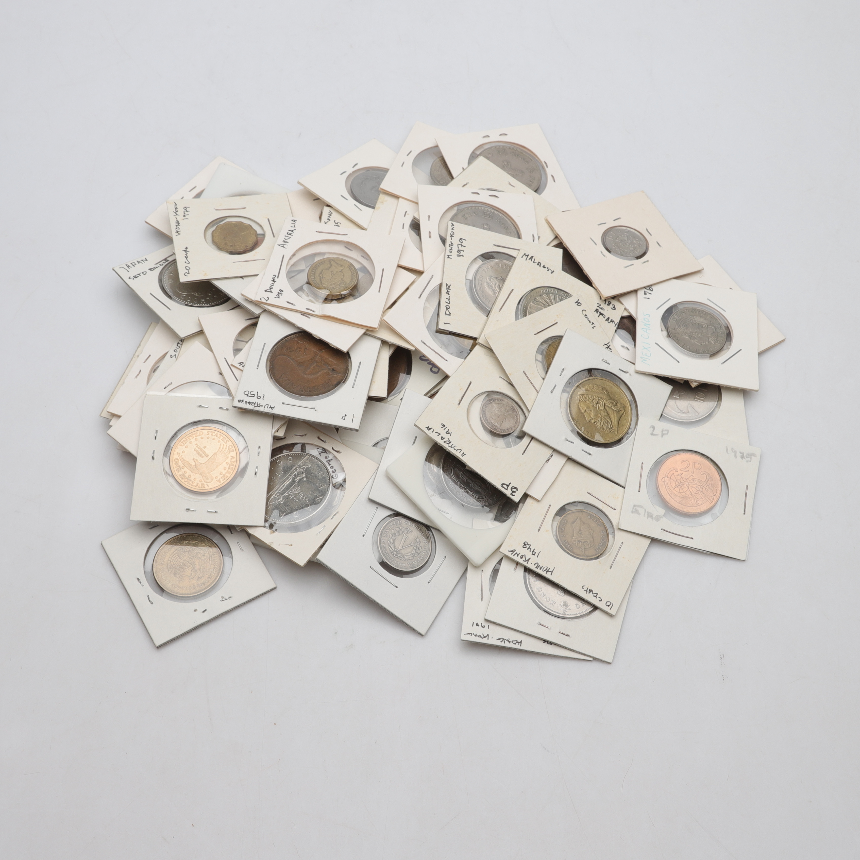 UTLÄNDSKA MYNT, ca 60 st, olika material, Hong Kong, Albanien, Canada m.fl.