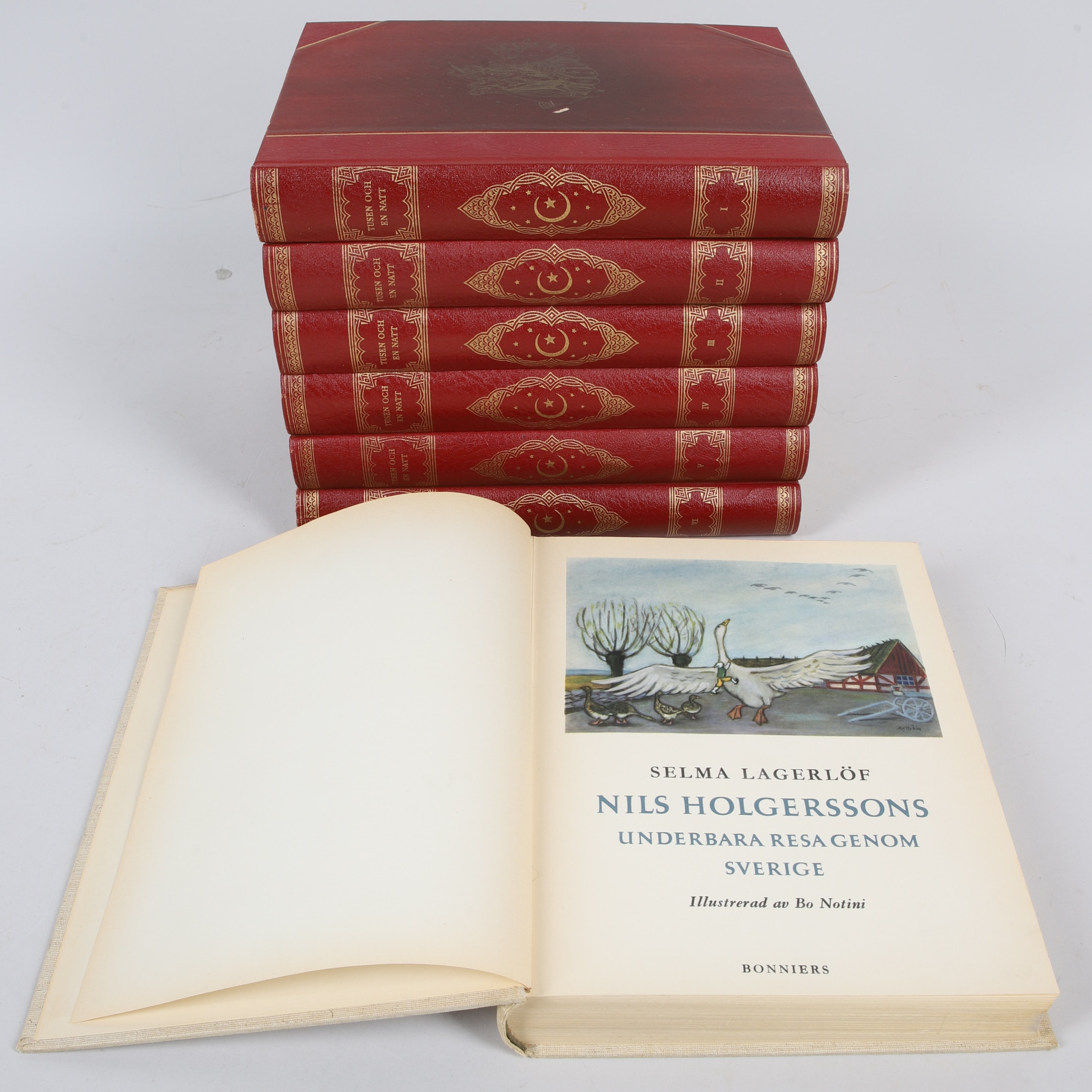 BÖCKER, 6+1 halvfranska band, "Tusen och en natt" och "Nils Holgerssons underbara resa genom Sverige", 1940/1950-tal.