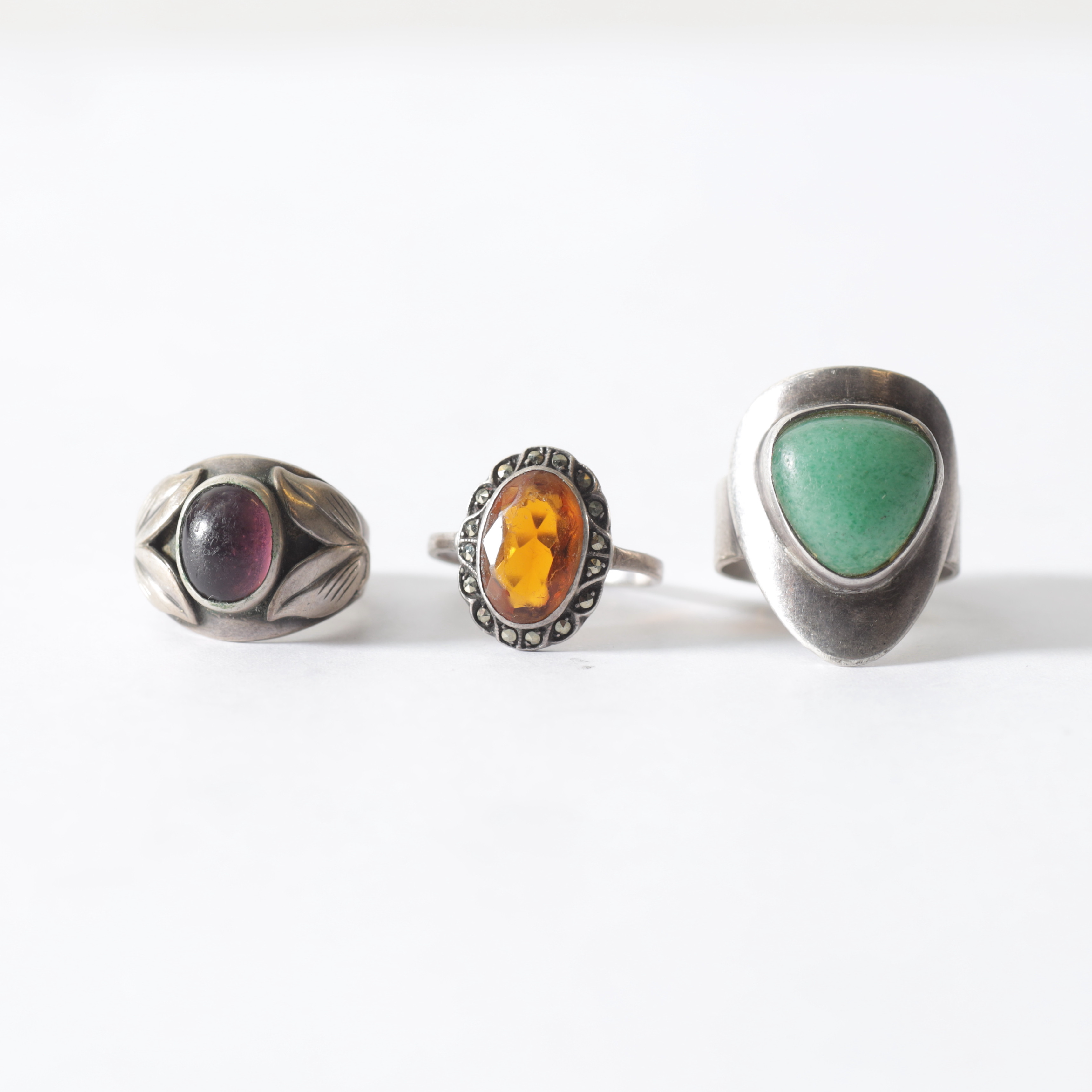 RINGAR, 3 st, silver & stenar, 1900-talets mitt. Totalvikt ca 13,8 gram.