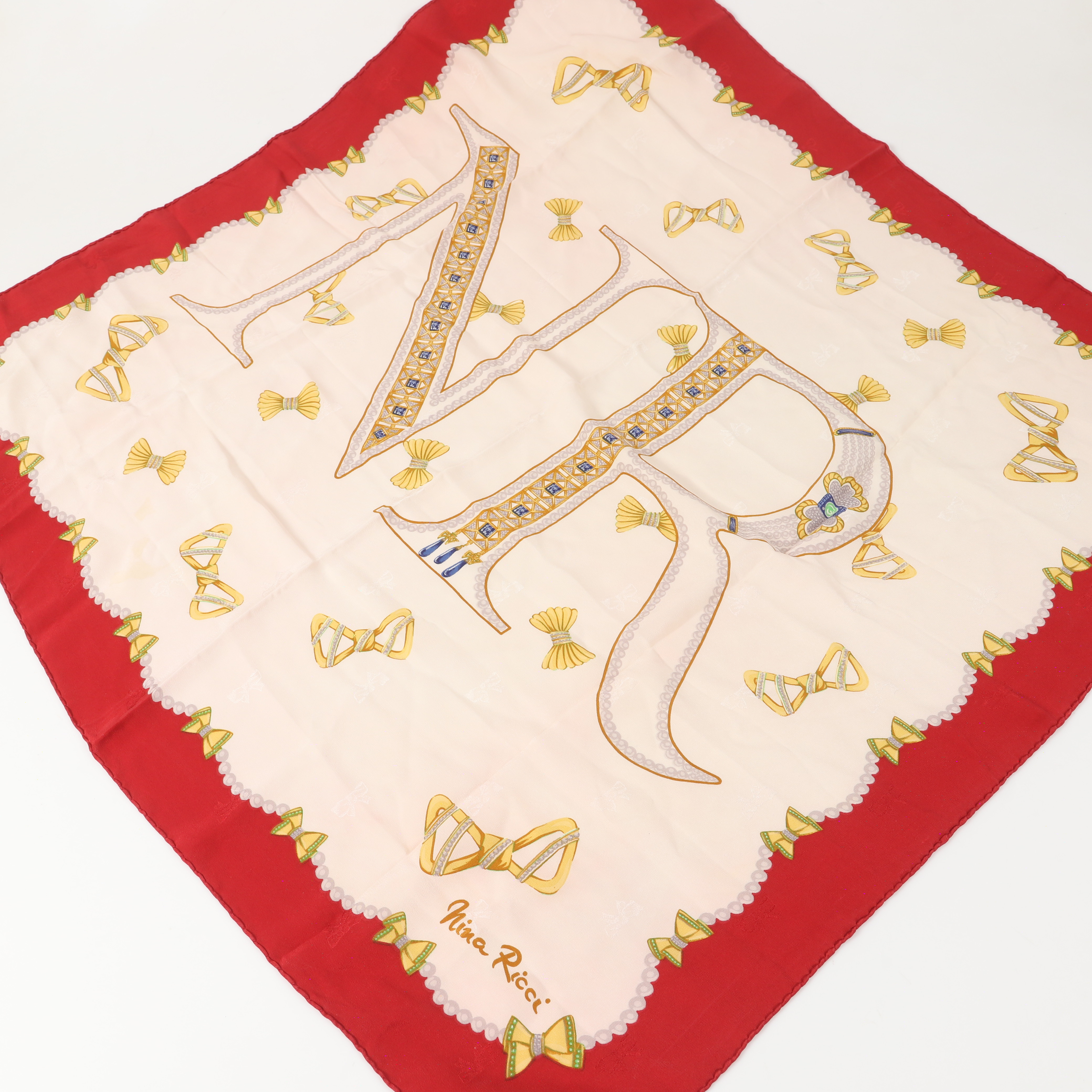 NINA RICCI. Scarf, siden, Italien.
