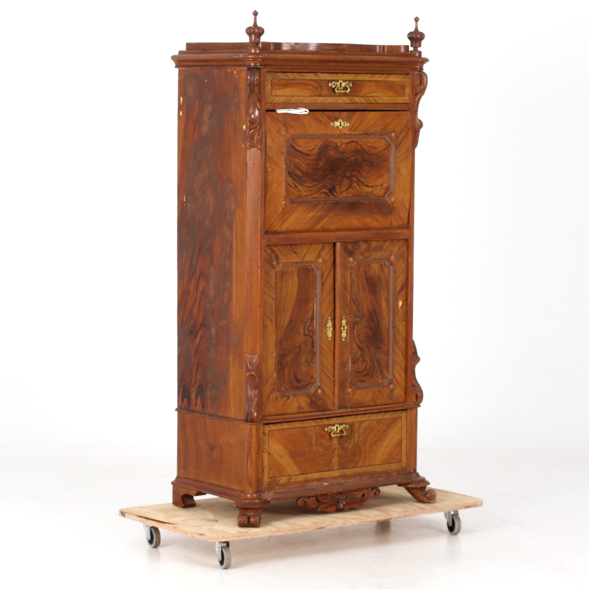 CHIFFONJE/BARSKÅP, ådringsmålat, nyrenässans, 1800-talets slut.