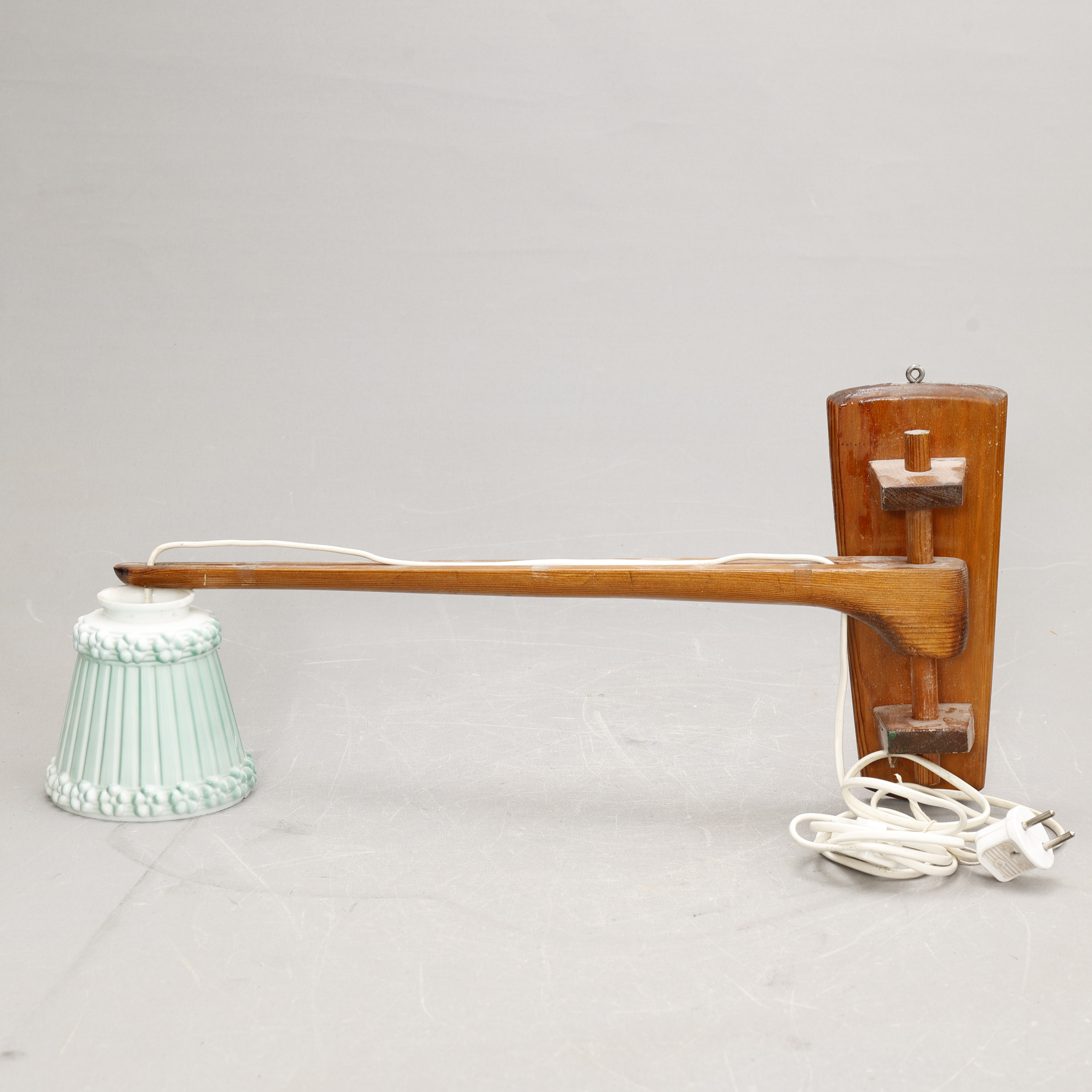 VÄGGLAMPA, teak, 1960-tal.