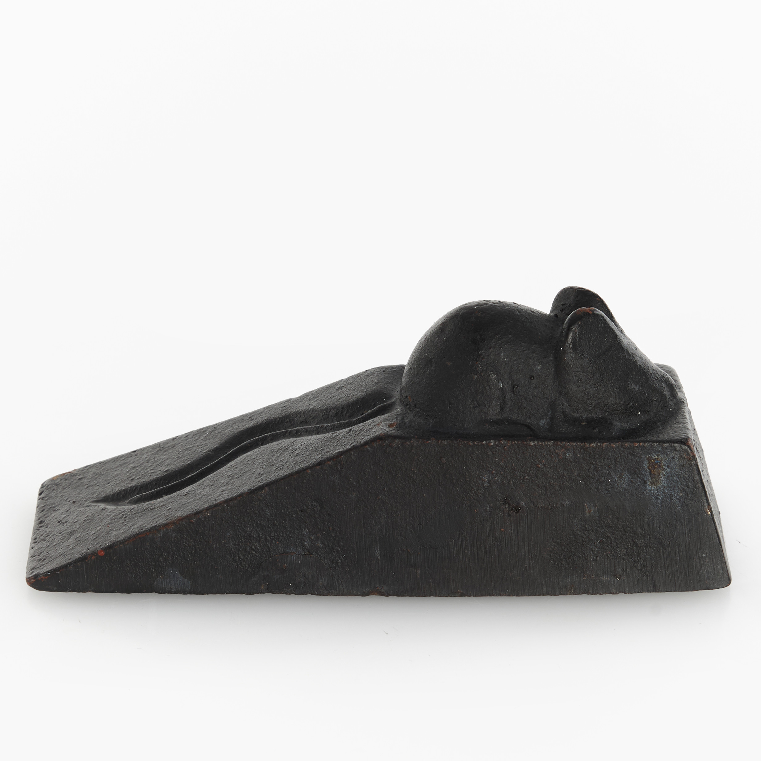 SKULPTUR/DÖRRSTOPP, i form av mus, gjutjärn, 1900-tal.