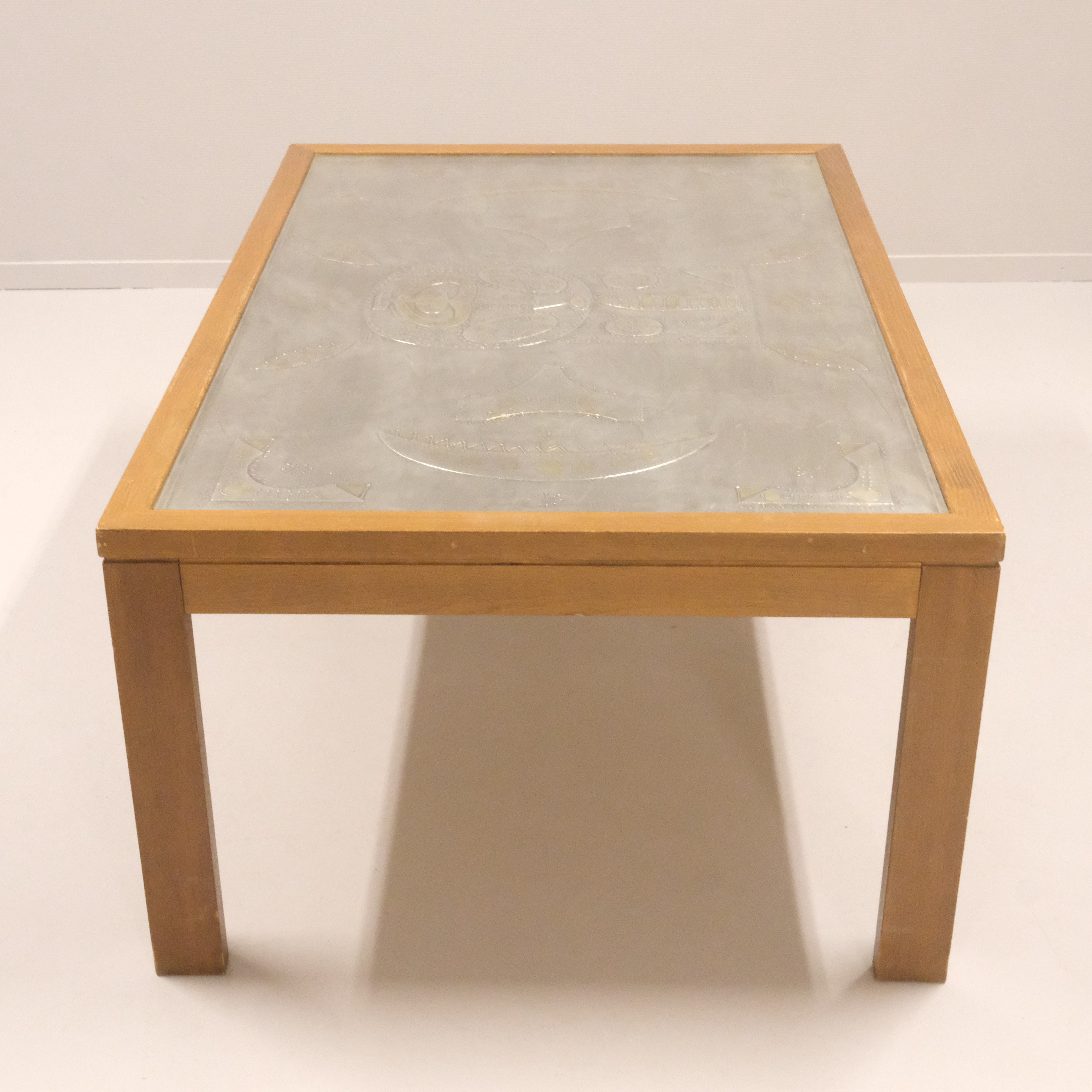 FINN KROGH. SOFFBORD. VALNÖT. CA 1972.