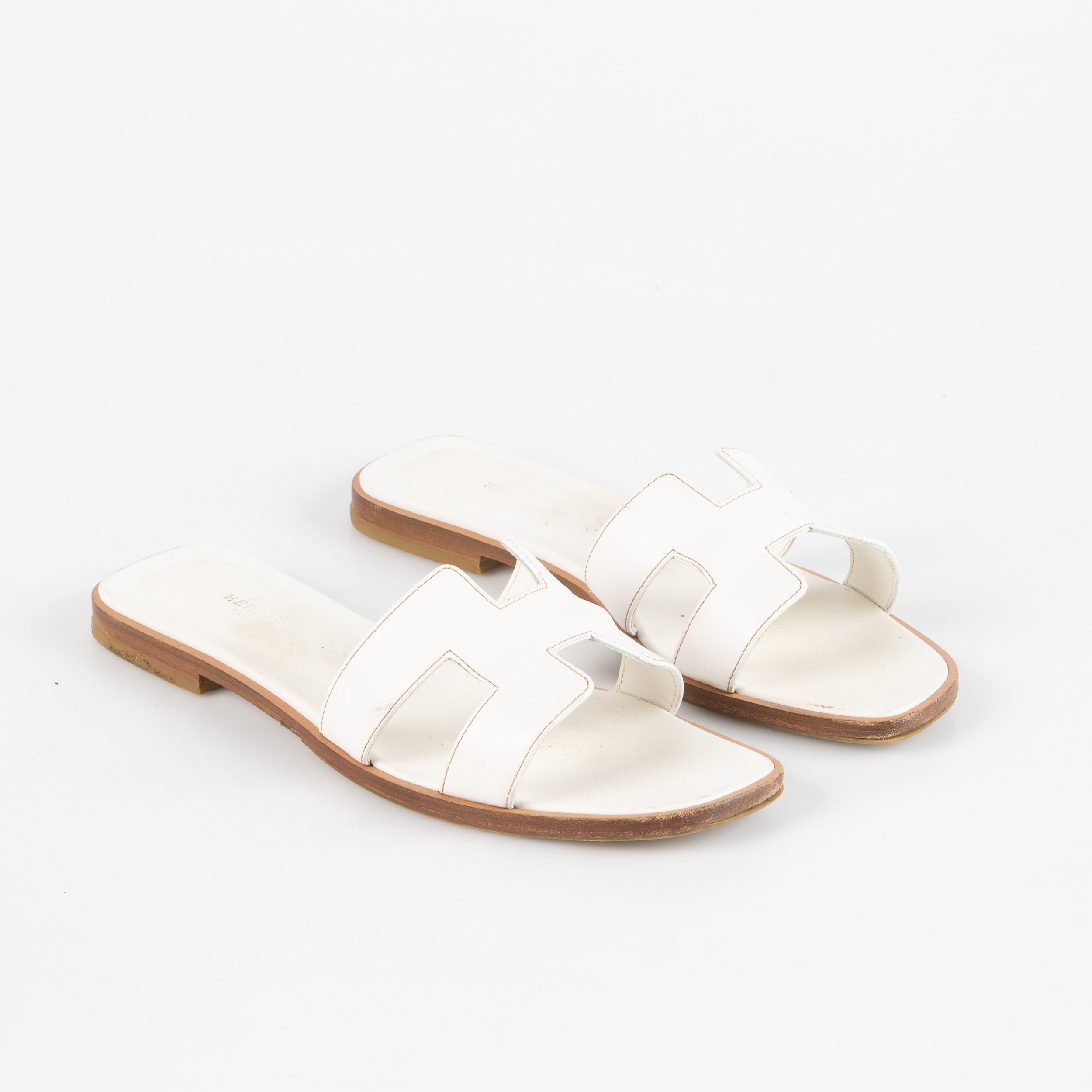 HERMES, Skor, Sandal "Oran" i vitt , storlek 39,5.