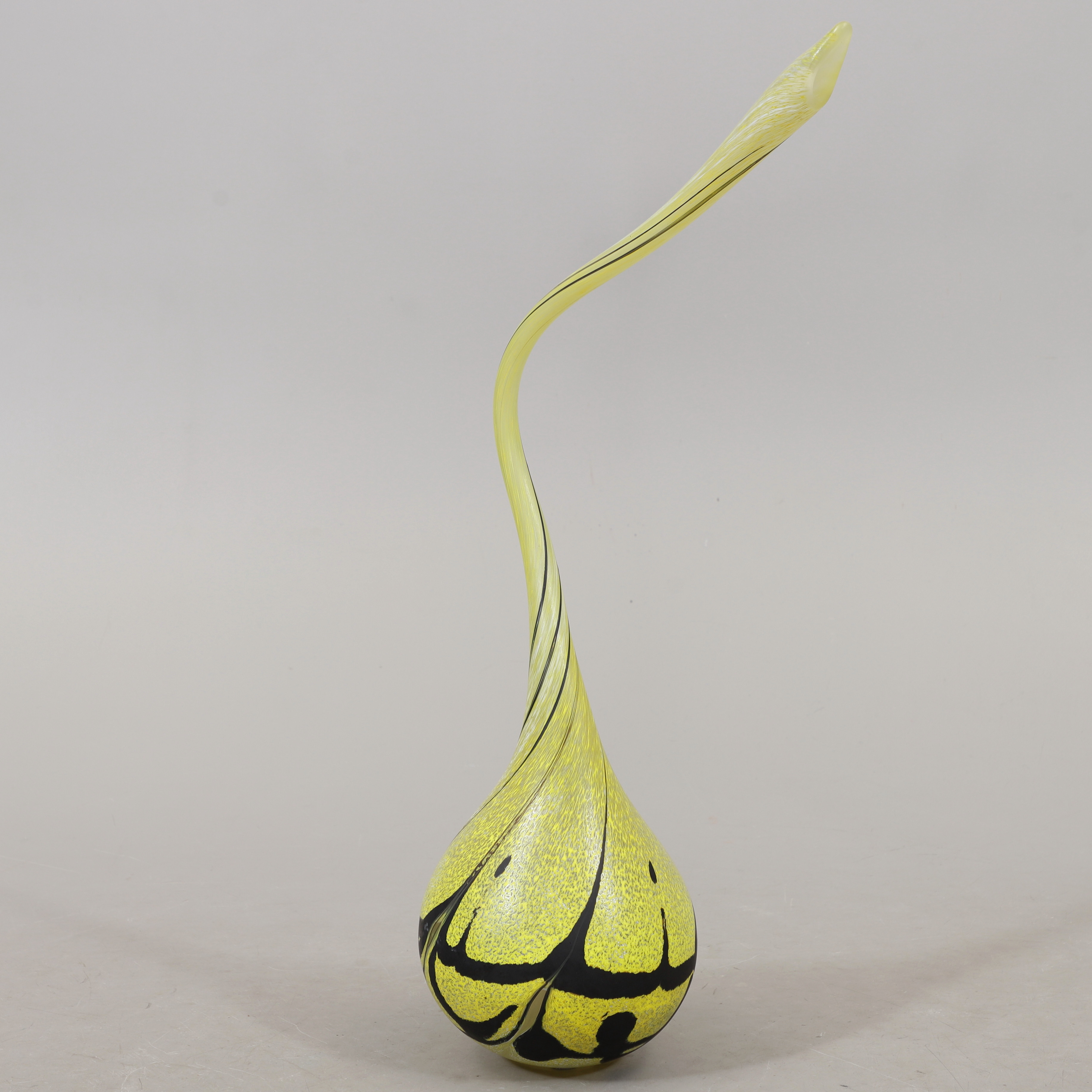 ULRICA HYDMAN-VALLIEN. Skulptur, "Snake Flower", glas, Kosta Boda, signerad.