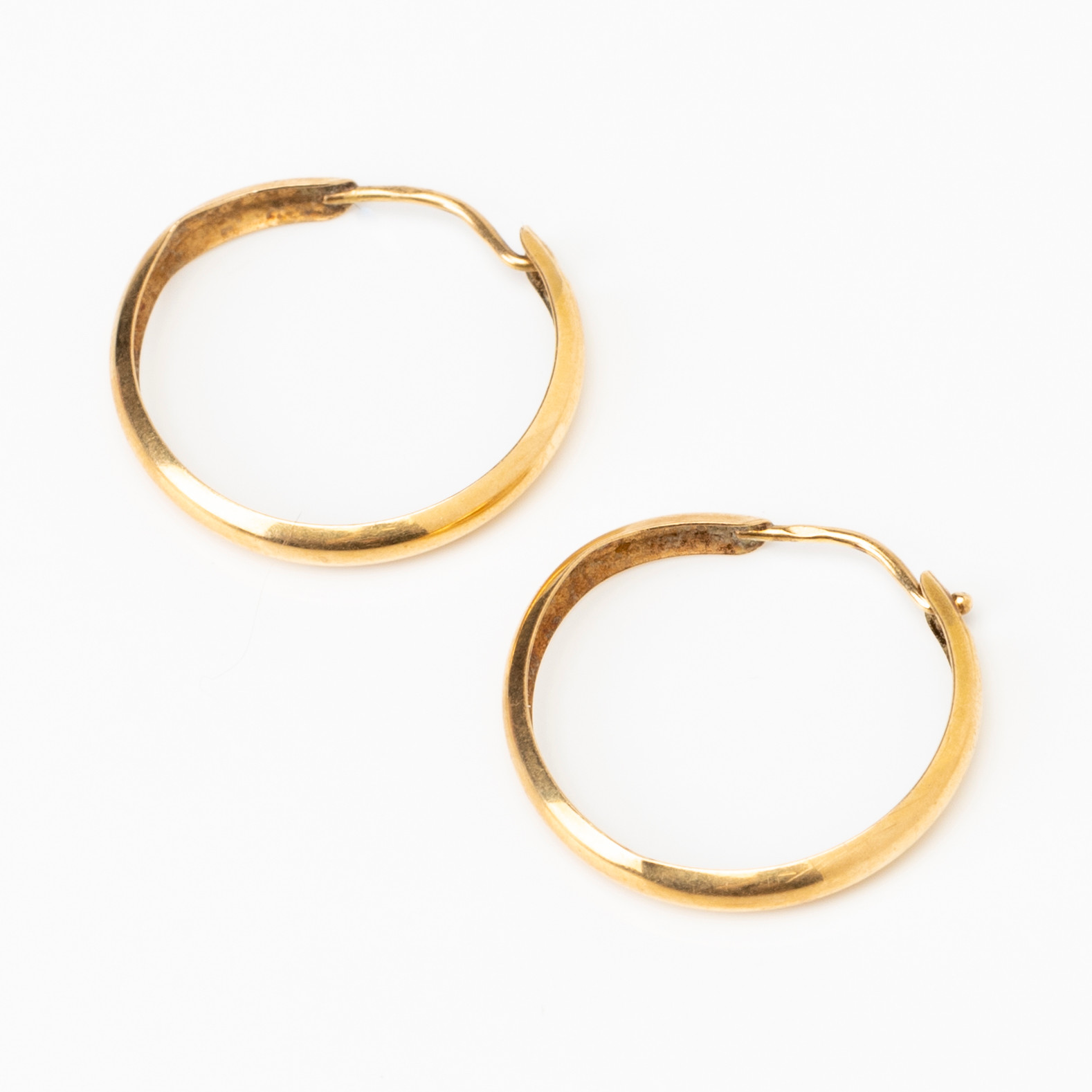 ÖRHÄNGEN/HOOPS, ett par, guld, 18K, svenska importstämplar.