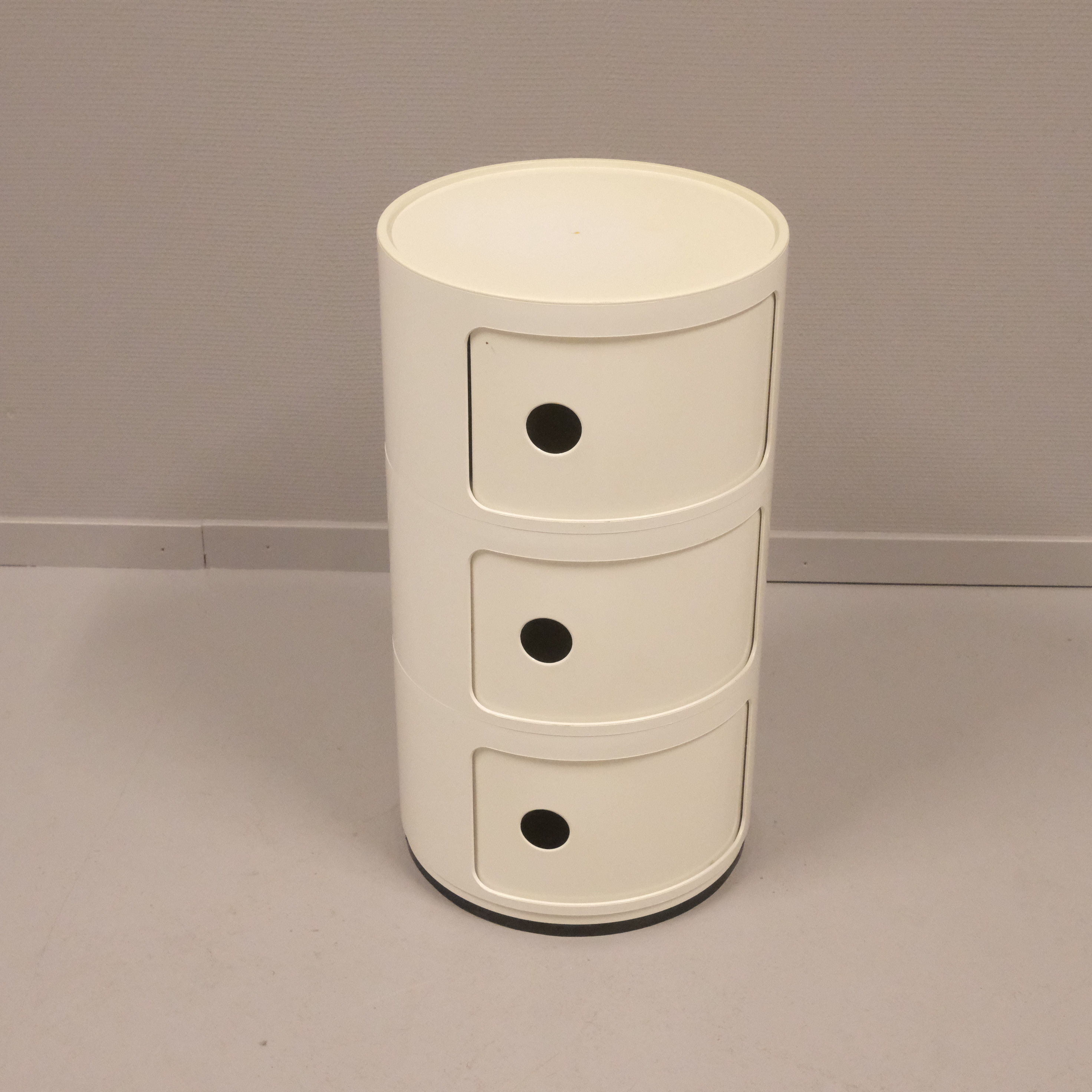 ANNA CASTELLI. KARTELL, SKÅP "COMPONOBILI".