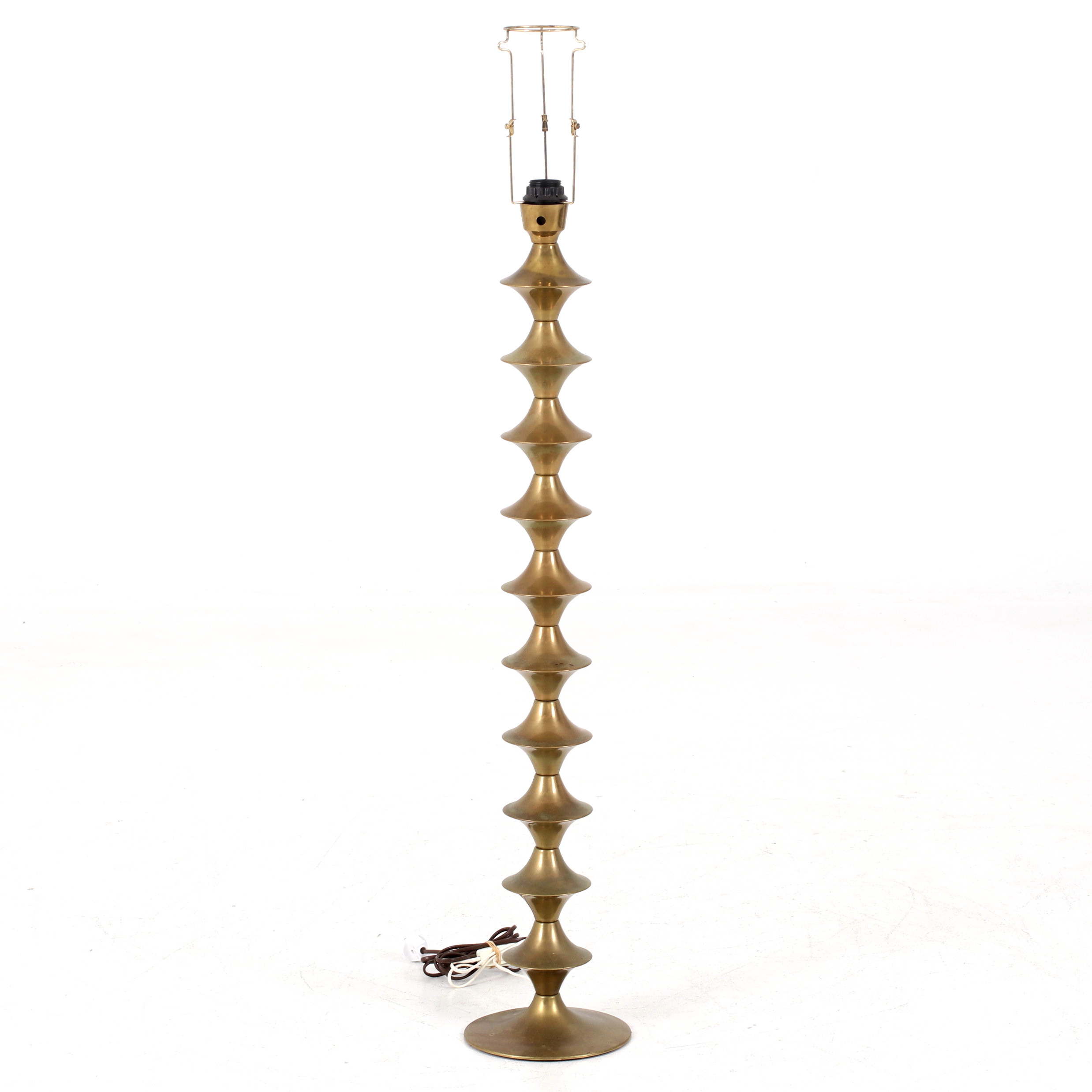 GOLVLAMPA, gulmetall, Elit AB, Sverige, 1900-talets andra hälft.
