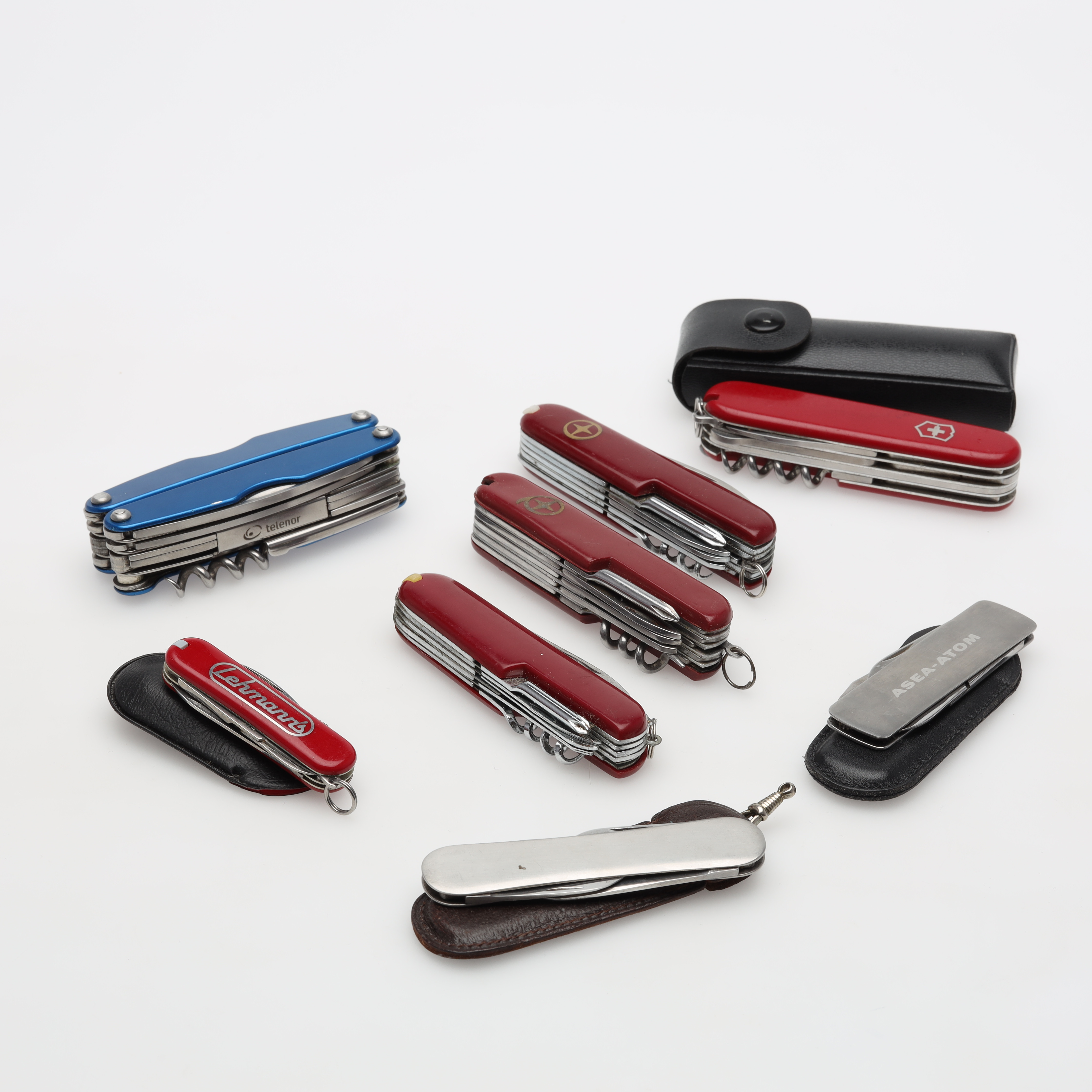 FÄLLKNIVAR 8 st bla Victorinox.