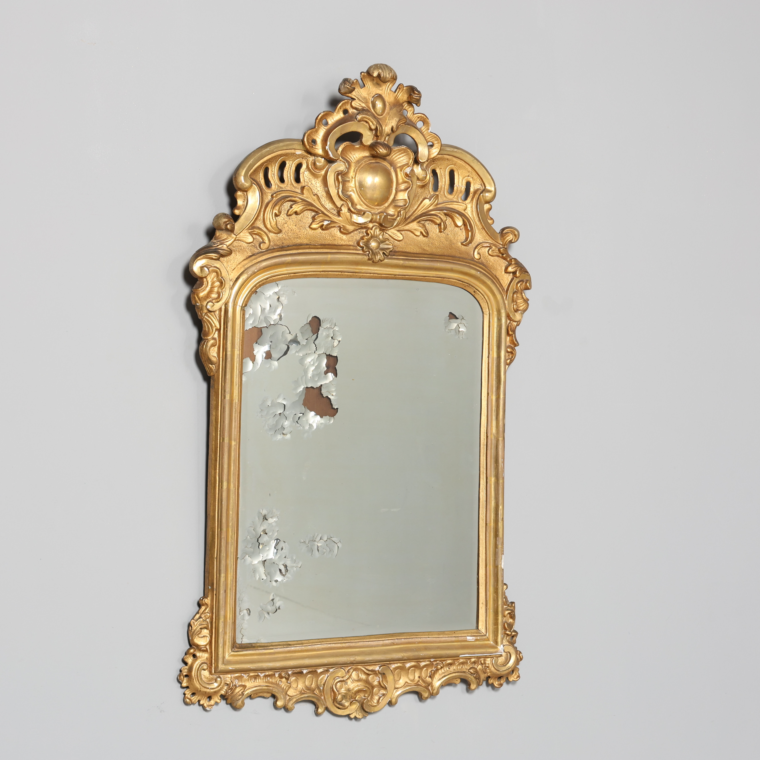 SPEGEL, nyrokoko, 1800-tal, förgylld träram.