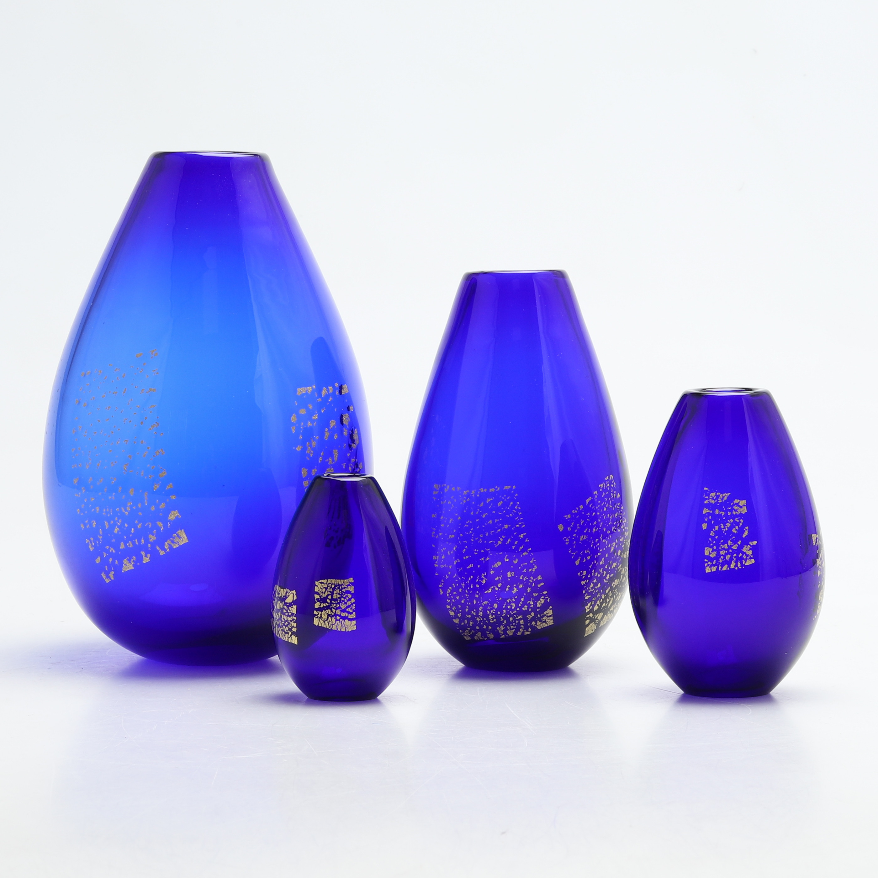 MIKAEL AXENBARNDT, glas, vaser, 4 st. Ej signerade.