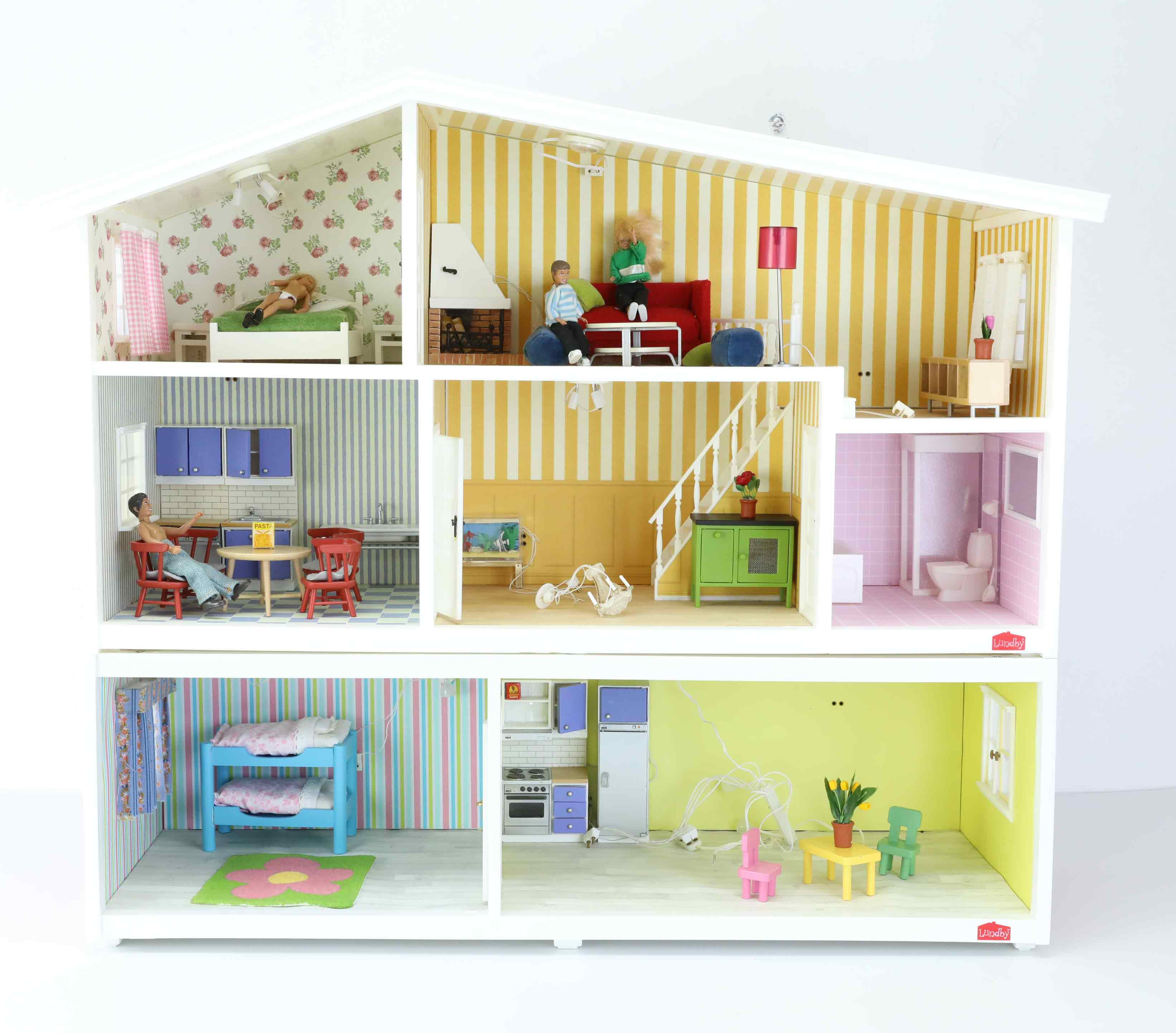 DOCKSKÅP, Lundby, med tillbehör, 19/2000-tal.