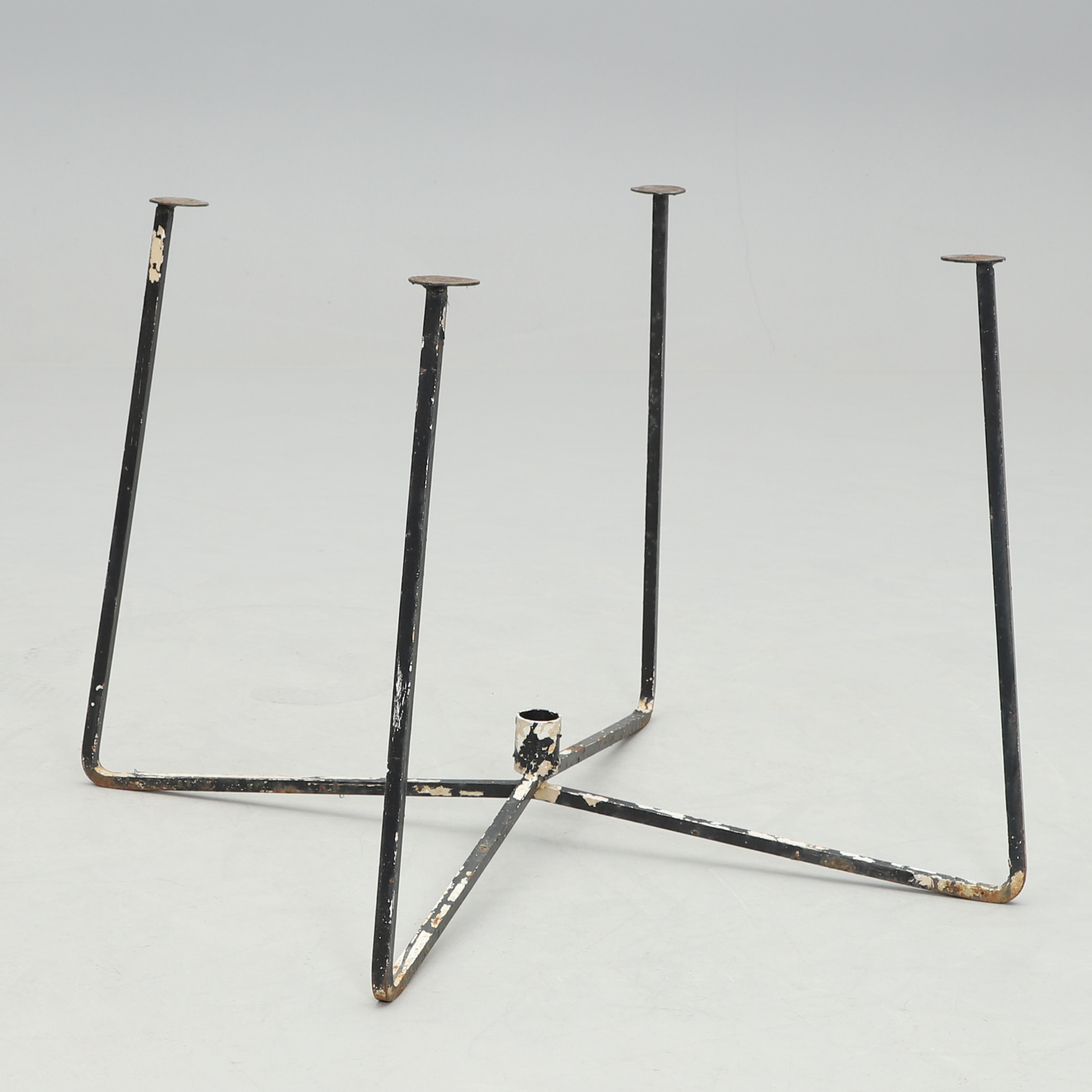 STATIV till trädgårdsbord nr 9A, Grythyttan, omkring 1900-talets mitt.