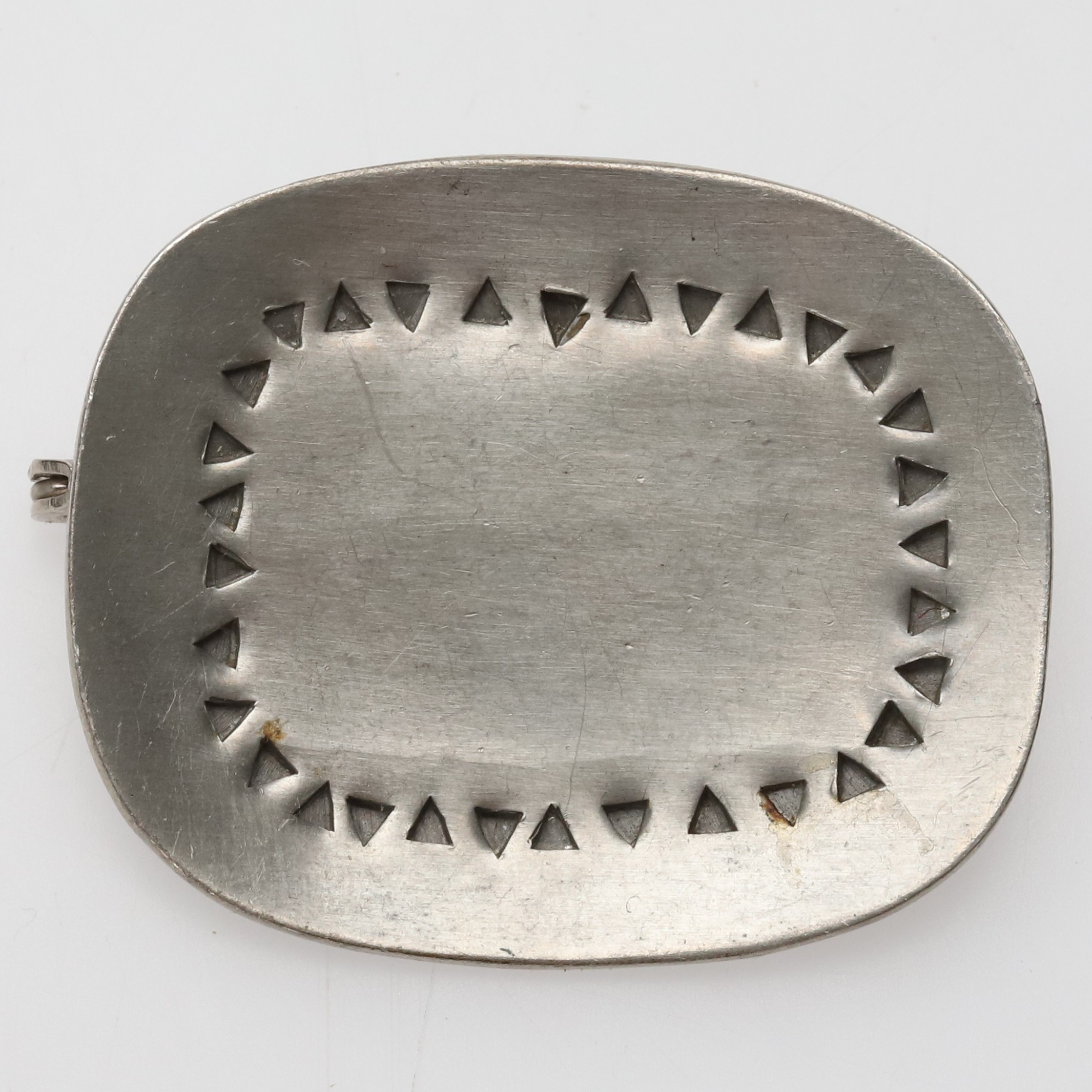 JØRGEN JENSEN. BROSCHER. Tenn, Pewter Danmark, 1900-talets mitt.