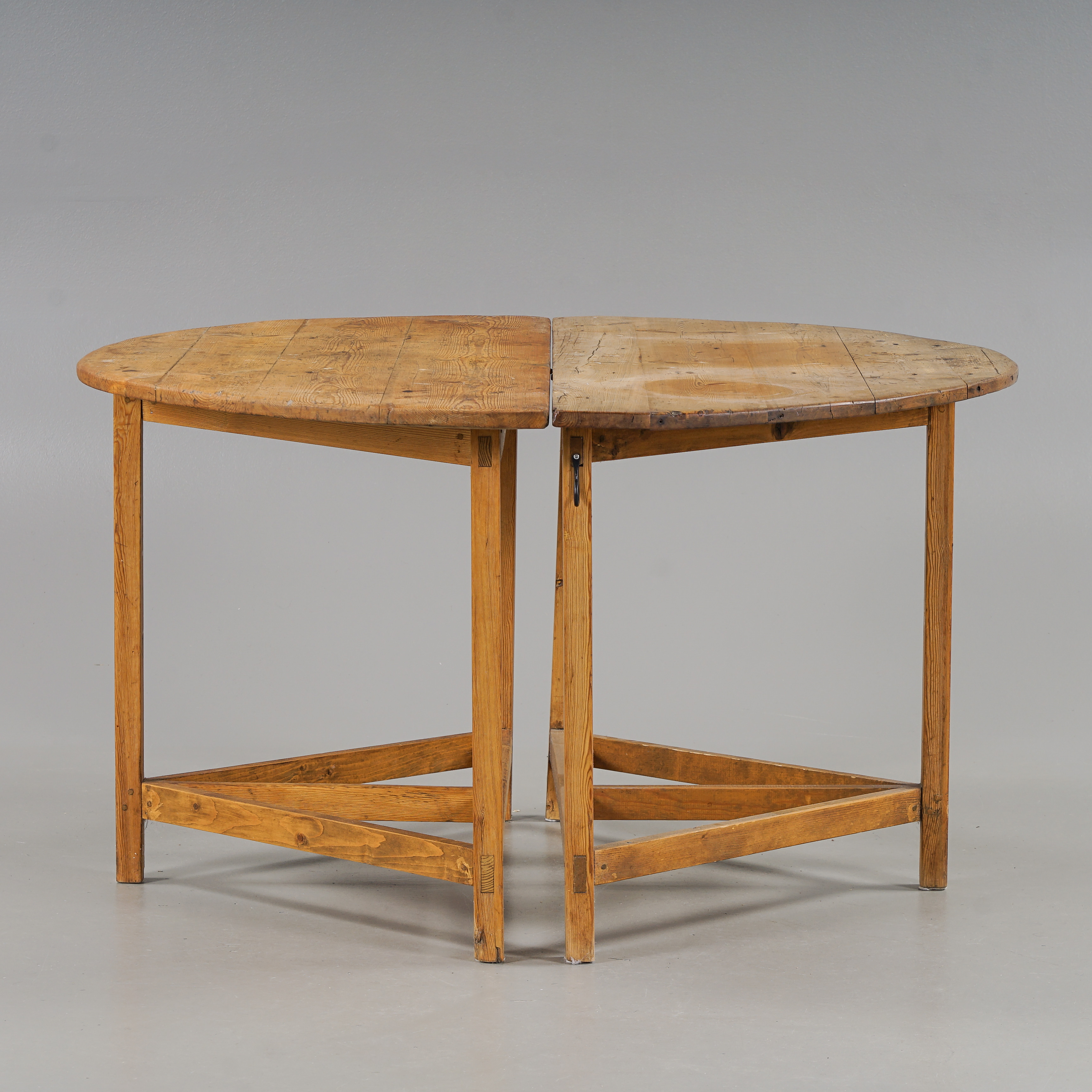 BORD Tvådelat, furu, 1800-tal.